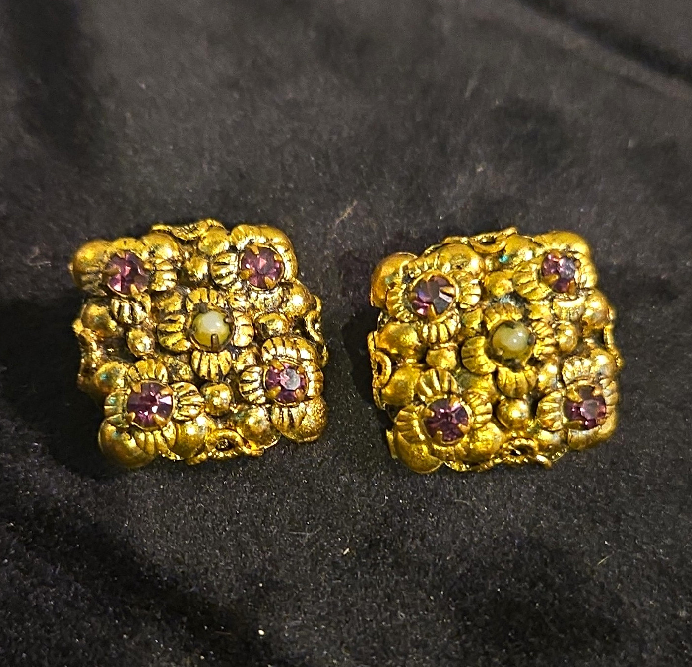 Vintage 1928 Jewelry Comp. Clip-On Stud Earrings w/ Purple Crystal Stones