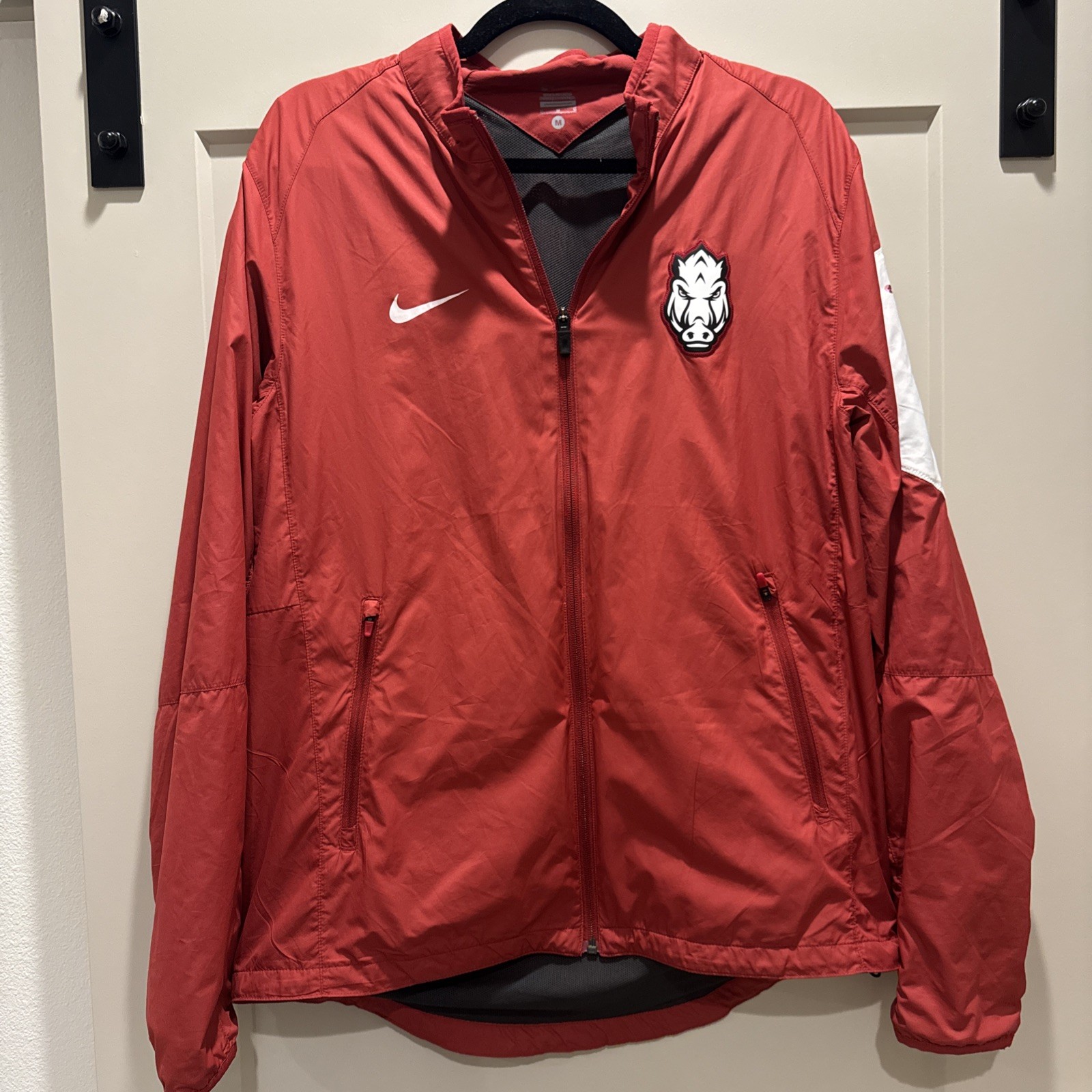 Red Nike Dri-Fit Arkansas Razorbacks windbreaker Zipper Jacket Men\'s Size M