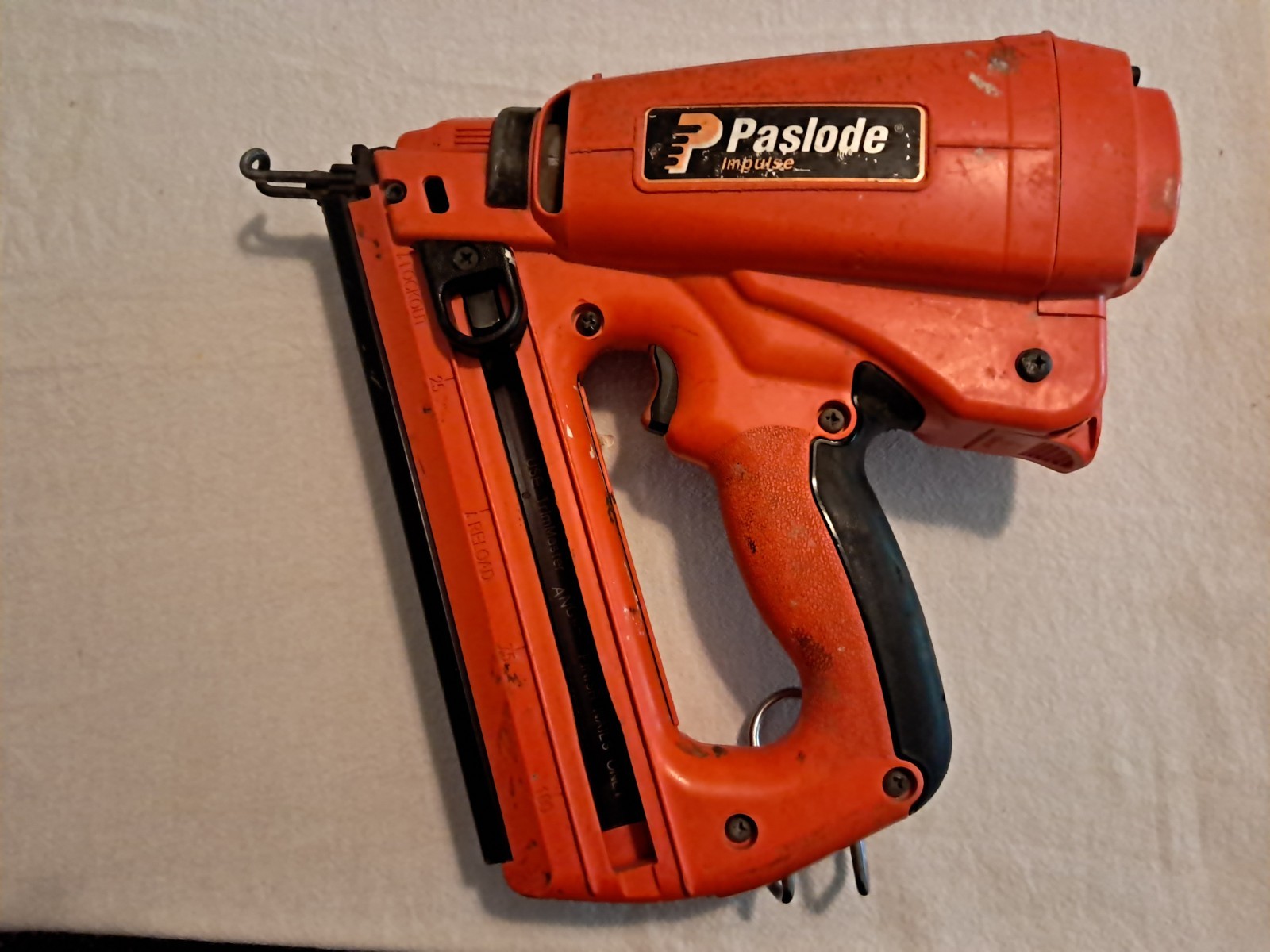 PASLODE IM250A CORDLESS 16 GAUGE ANGLED FINISHING NAILER - 900600