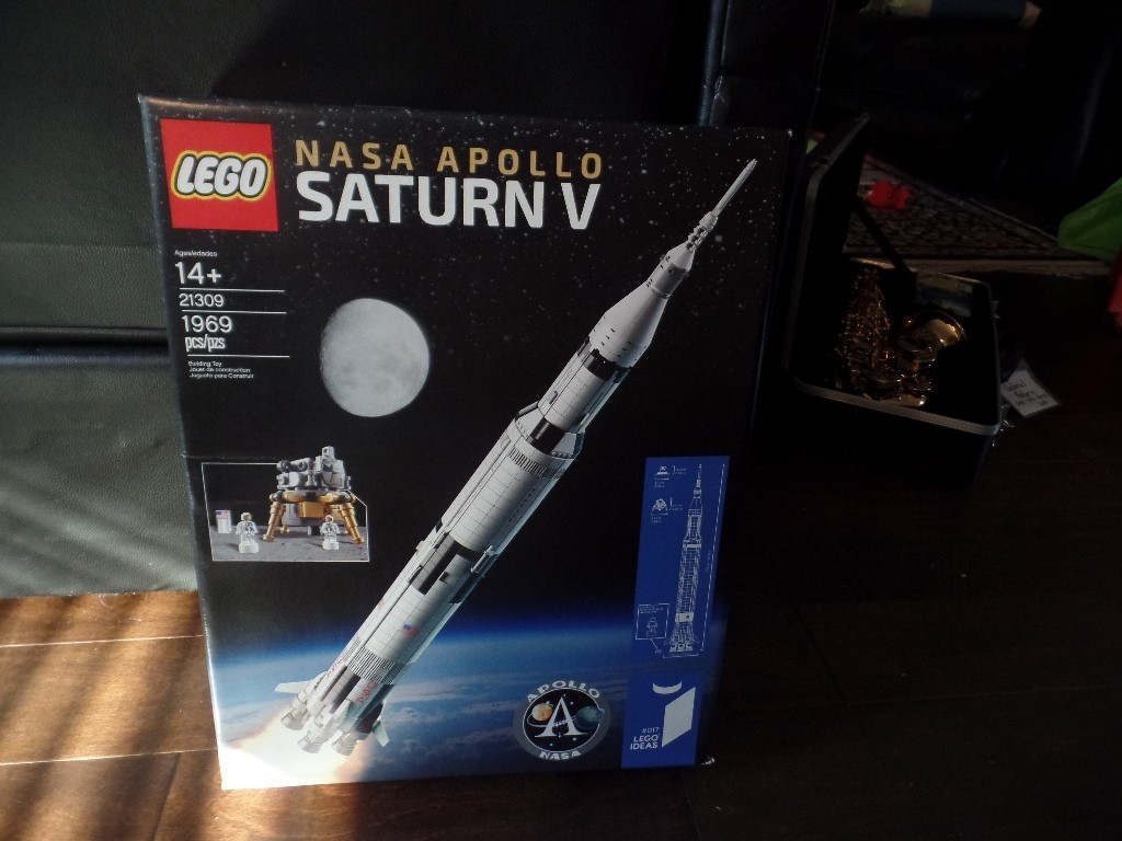 LEGO Ideas: NASA Apollo Saturn V (21309) * Damaged Box * New * Retired