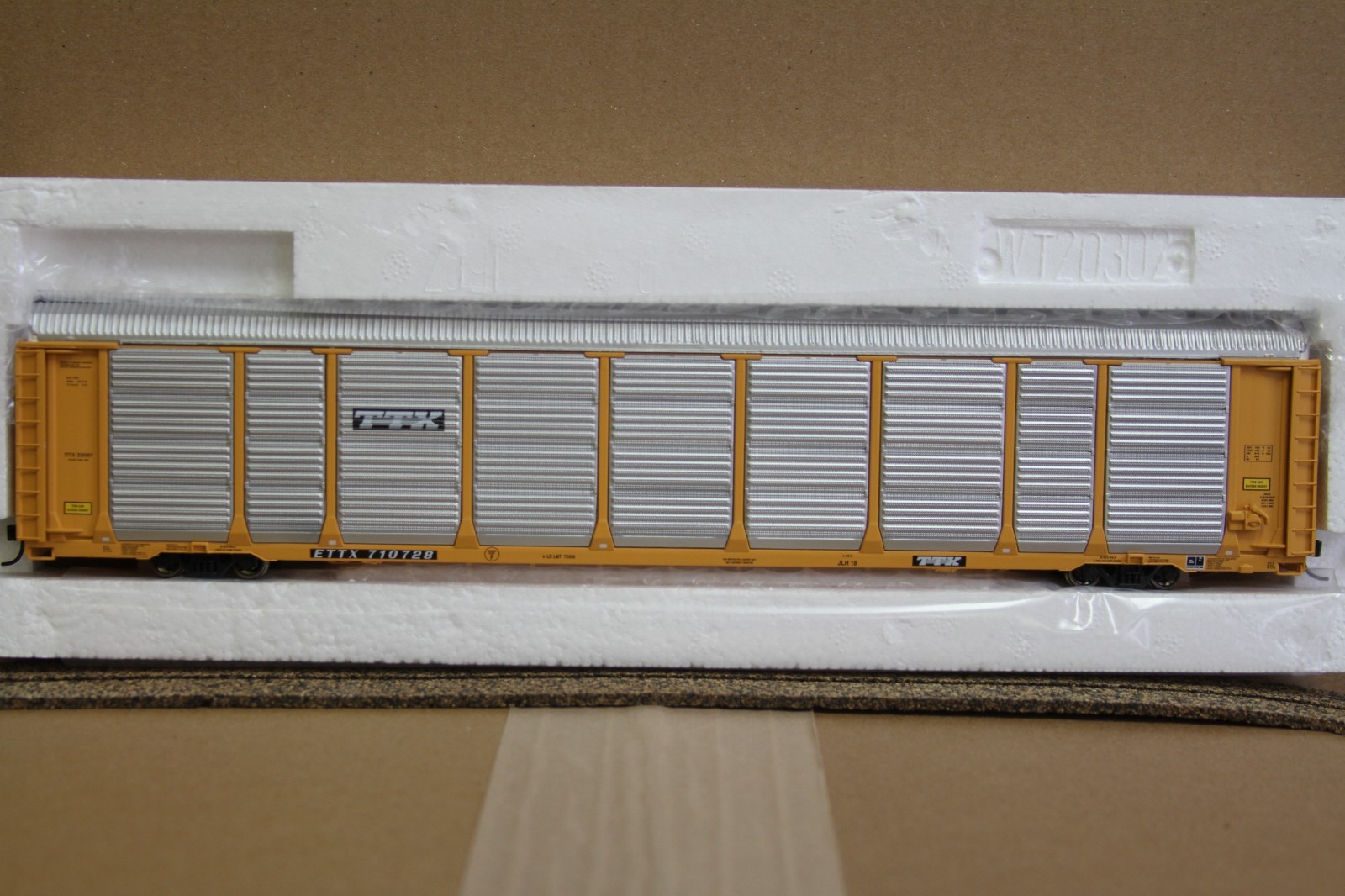 Walthers Proto - 89' Thrall Tri-Level Auto Carrier - HO Scale - 920-101432