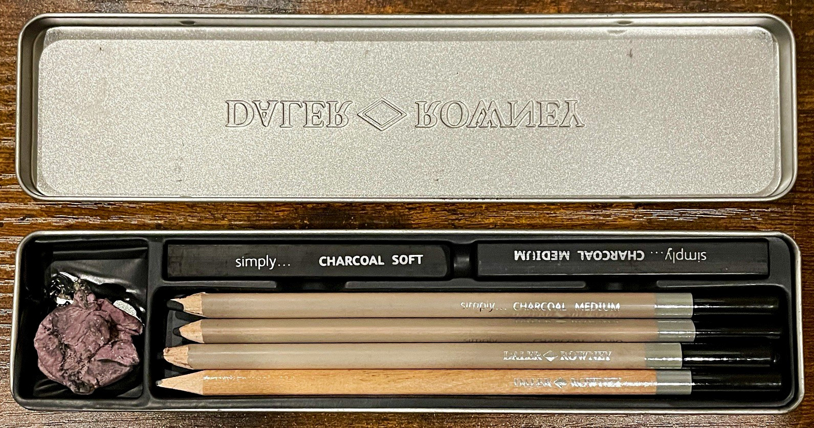 Daler-Rowney Simply Charcoal Pencil Set w/ Tin Case Black/Gray/Beige Daler-Rowney Simply Charcoal Pencil Set w/ Tin Case Black/Gray/Beige