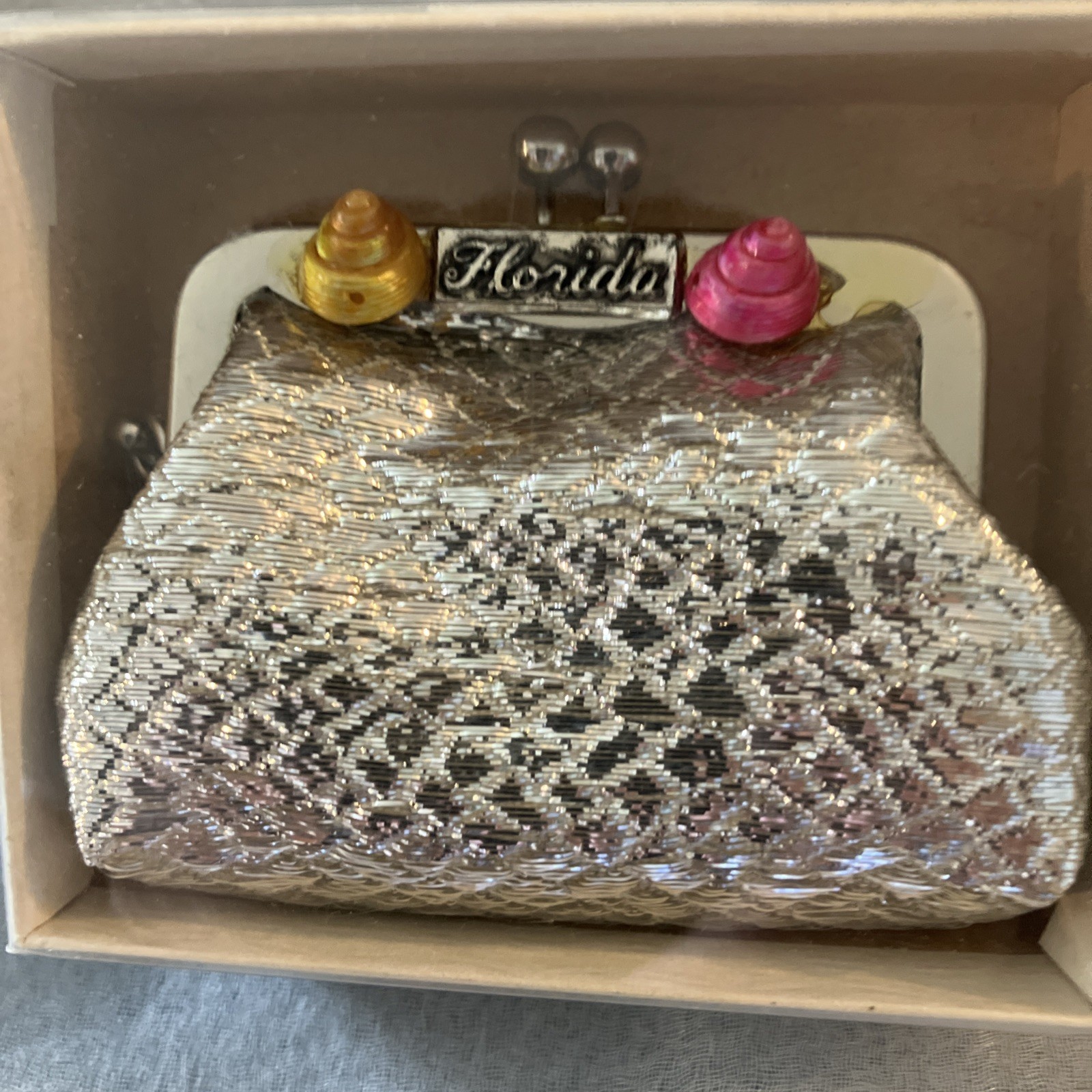 Vtg NOS Florida Souvenir Silver Tone Mesh Coin Purse Keychain Kiss Lock Seashell Vtg NOS Florida Souvenir Silver Tone Mesh Coin Purse Keychain Kiss Lock Seashell