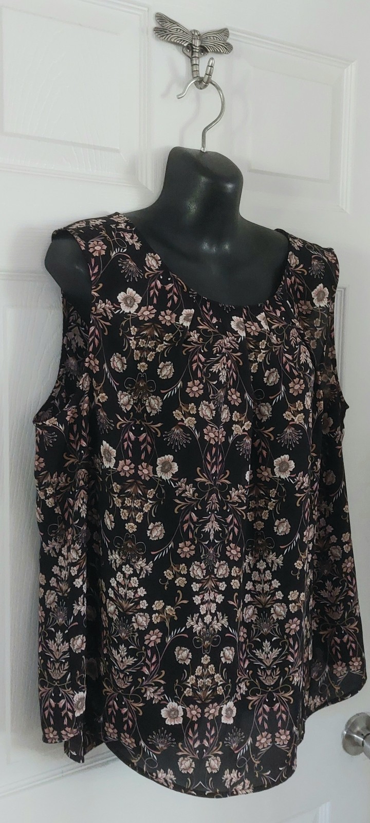 XXL New Worthington Black White Tan Floral Pretty Top Womens 2x XXL New Worthington Black White Tan Floral Pretty Top Womens 2x