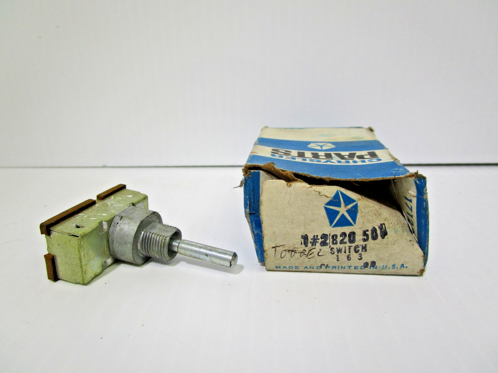 NOS 1967 B-BODY MOPAR DODGE 4-WAY FLASHER SWITCH #2820501 TW33 GTX CHARGER