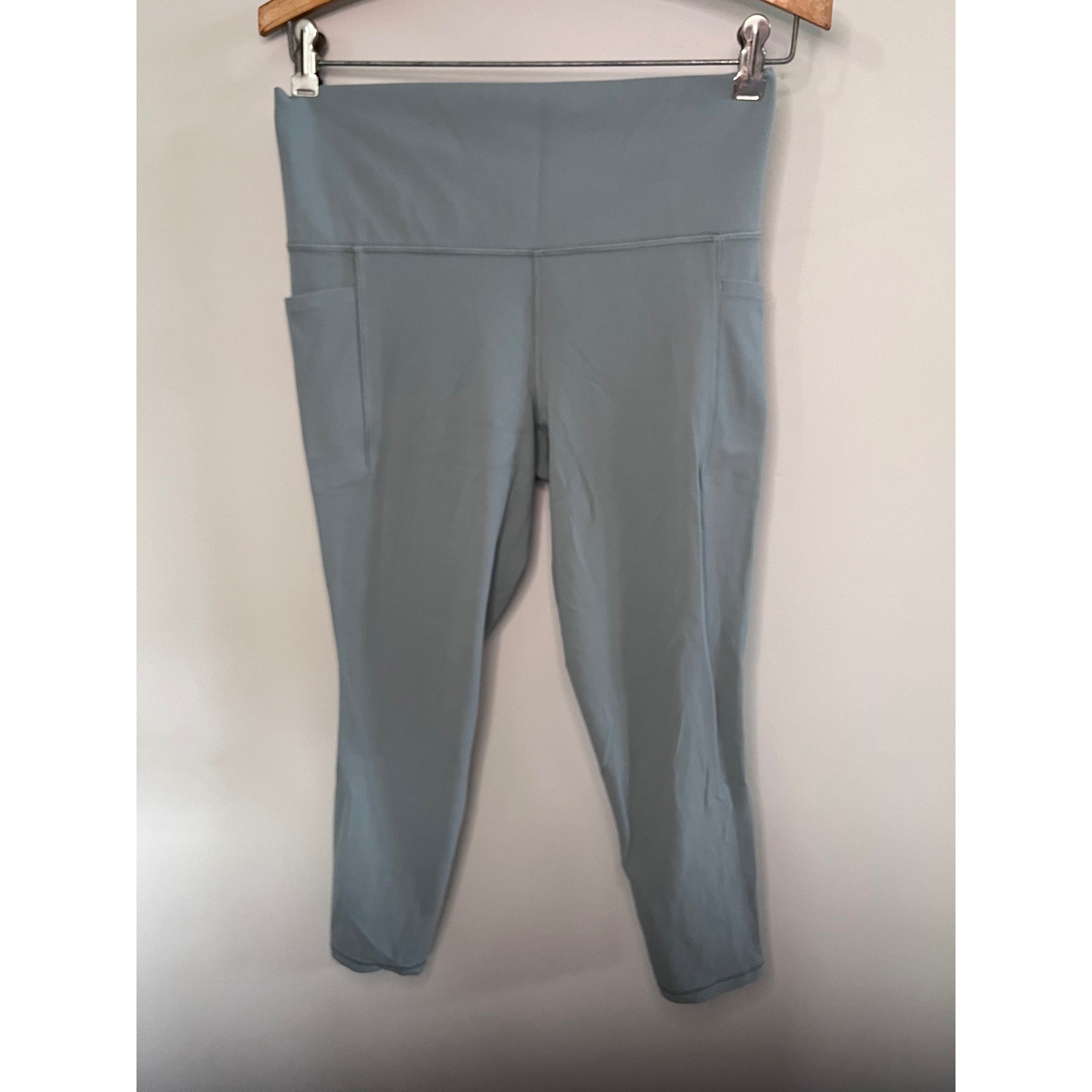 Athleta Salutation Stash Pocket II 7/8 Leggings Light Blue Grey Powervita Yoga Athleta Salutation Stash Pocket II 7/8 Leggings Light Blue Grey Powervita Yoga