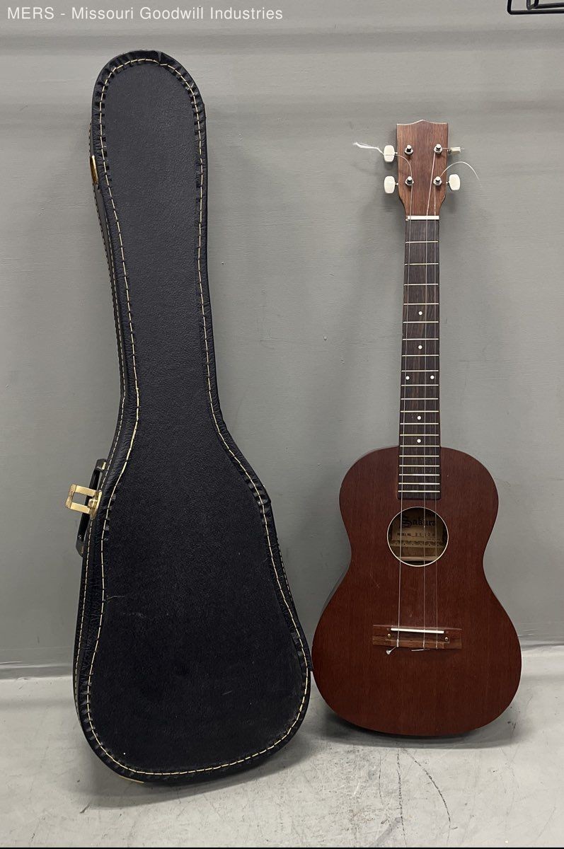 Sakura BU528 Soprano Ukulele 4-String Made in Japan with Case