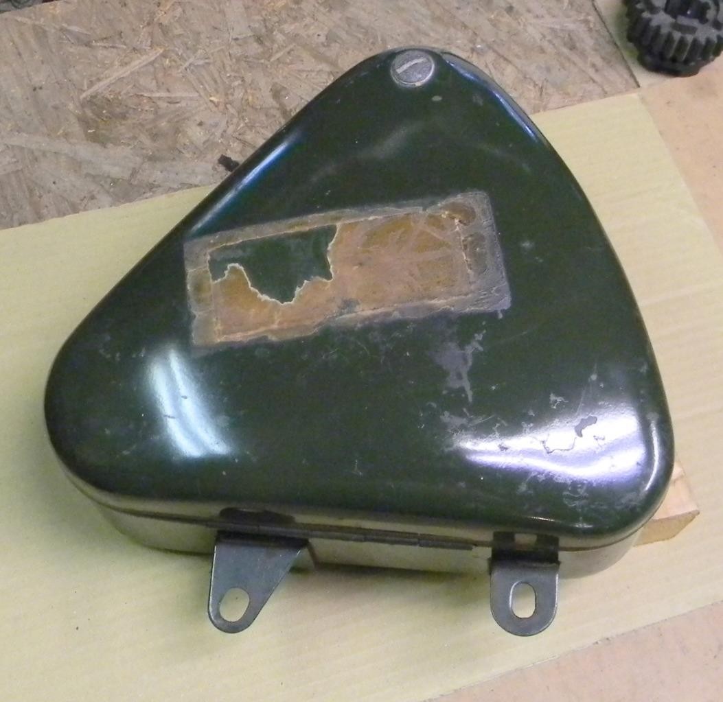 TRIUMPH 350 500 650 NOS RIGID FRAME TOOLBOX 5T 6T TRW