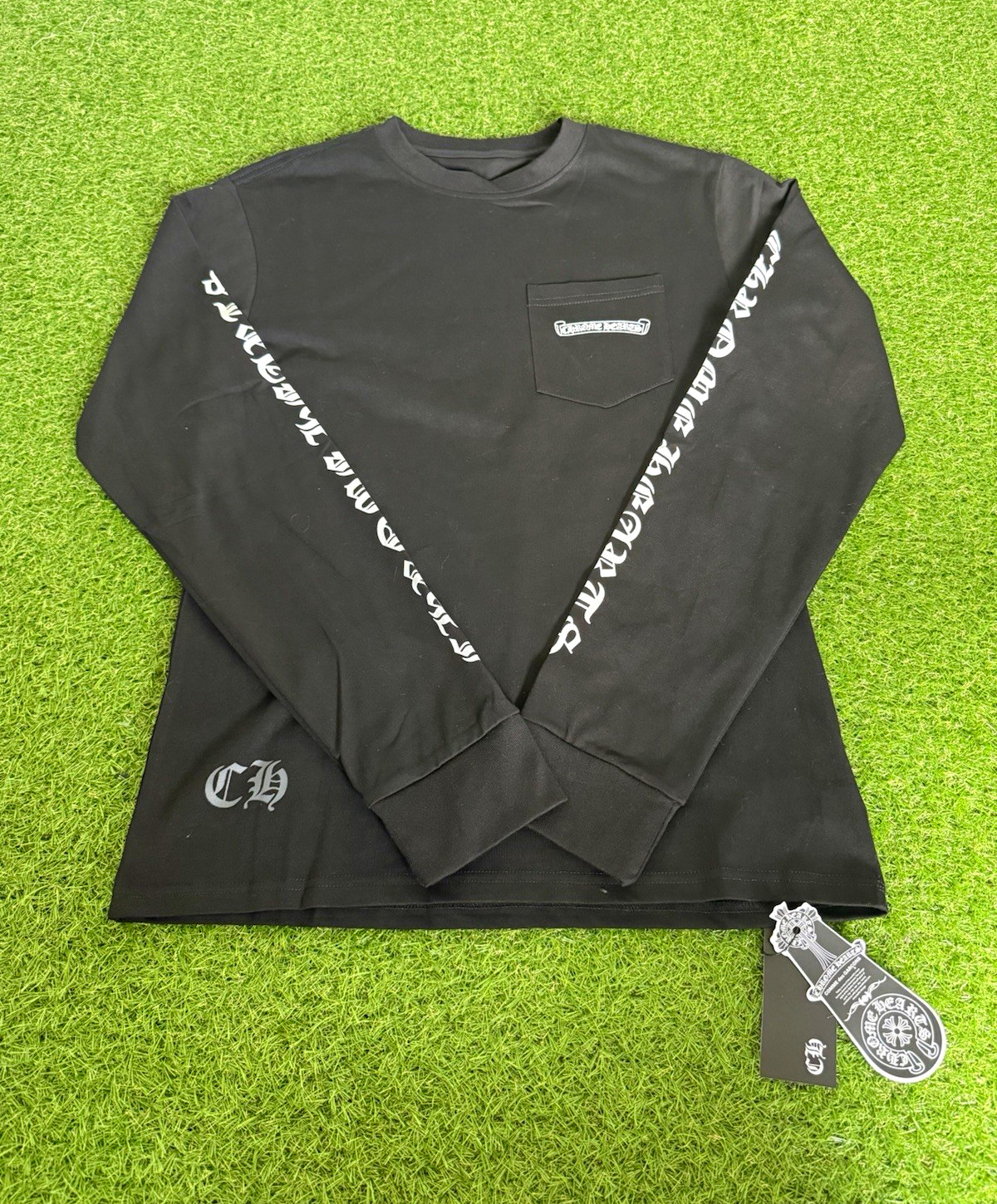 Chrome Hearts Men’s S Black Long Sleeve Crew Neck Graphic Logo Pocket Tee NWT Chrome Hearts Men’s S Black Long Sleeve Crew Neck Graphic Logo Pocket Tee NWT