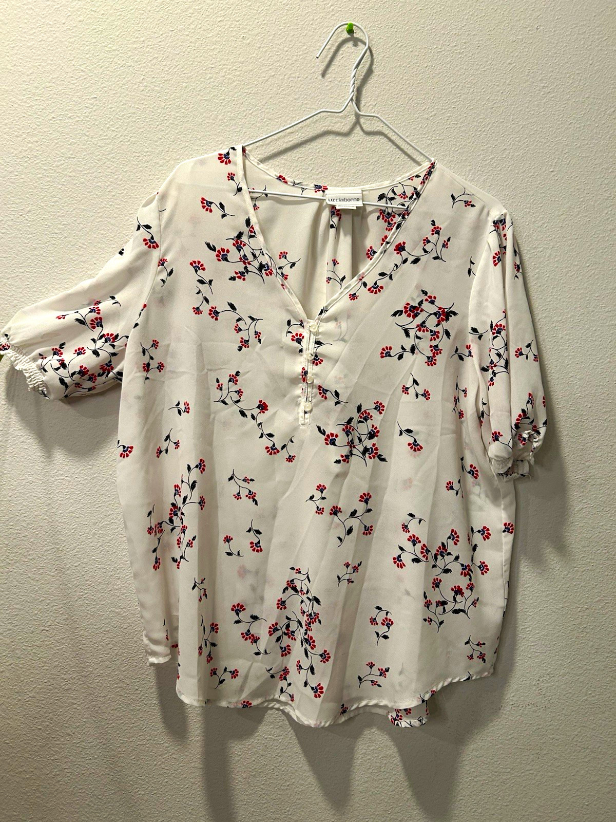 Liz Claiborne Women’s White Floral V-Neck Button Woven Blouse 3/4 Sleeve XL Liz Claiborne Women’s White Floral V-Neck Button Woven Blouse 3/4 Sleeve XL