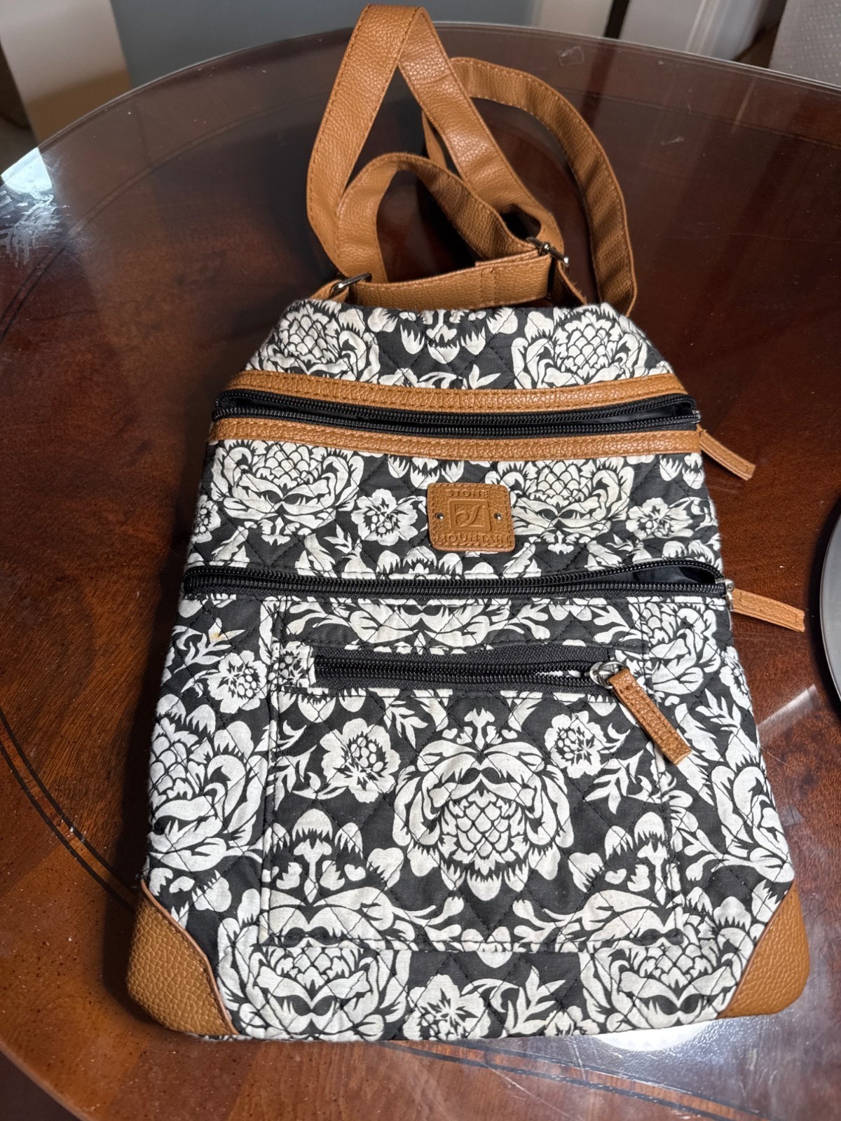 Stone Mountain Black White Floral Quilted Crossbody Bag nice Trim Vintage  65-11