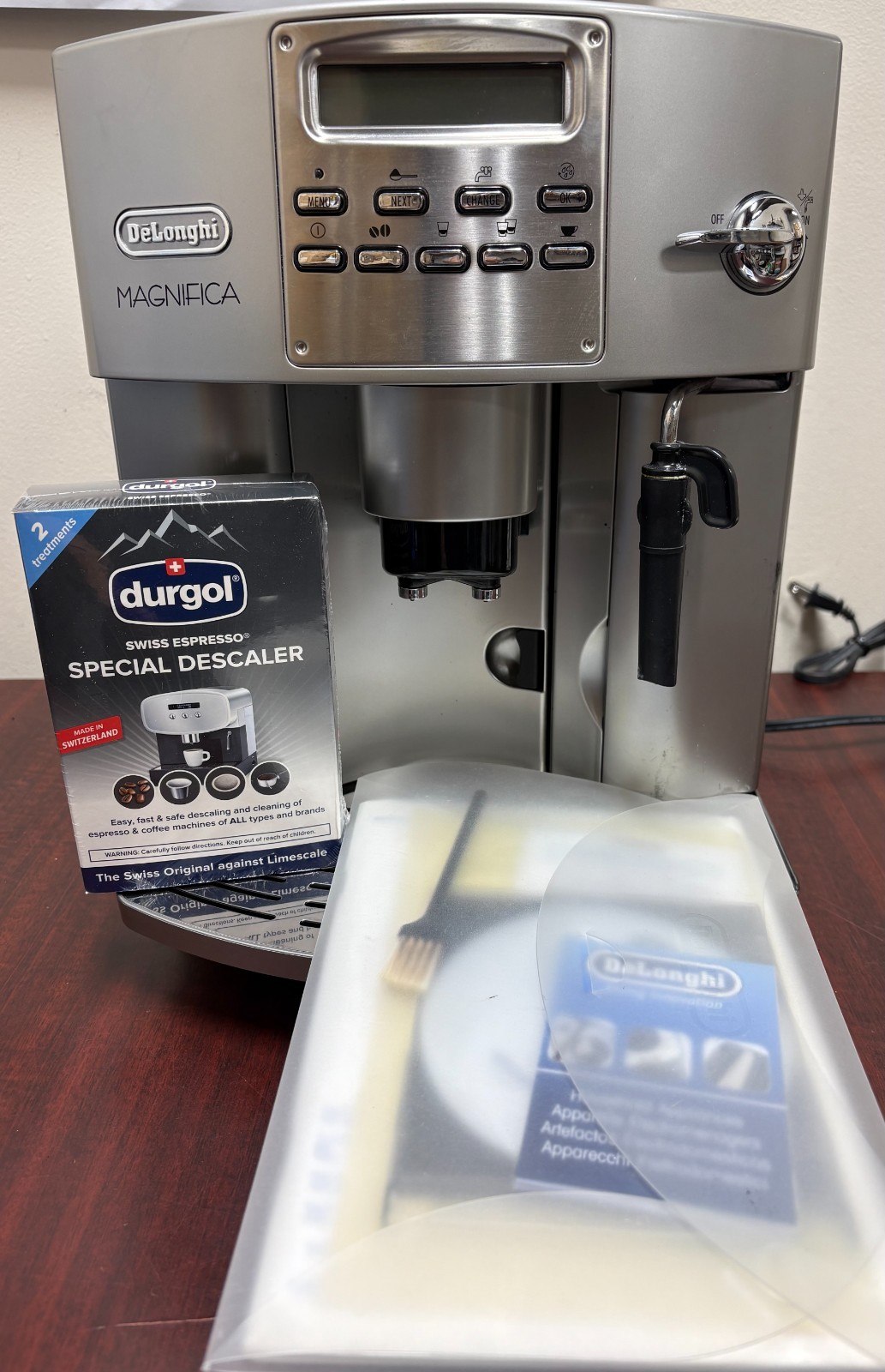 DeLonghi Magnifica ESAM3500 Digital Super-Aotumatic Expresso Coffee Machine DeLonghi Magnifica ESAM3500 Digital Super-Aotumatic Expresso Coffee Machine