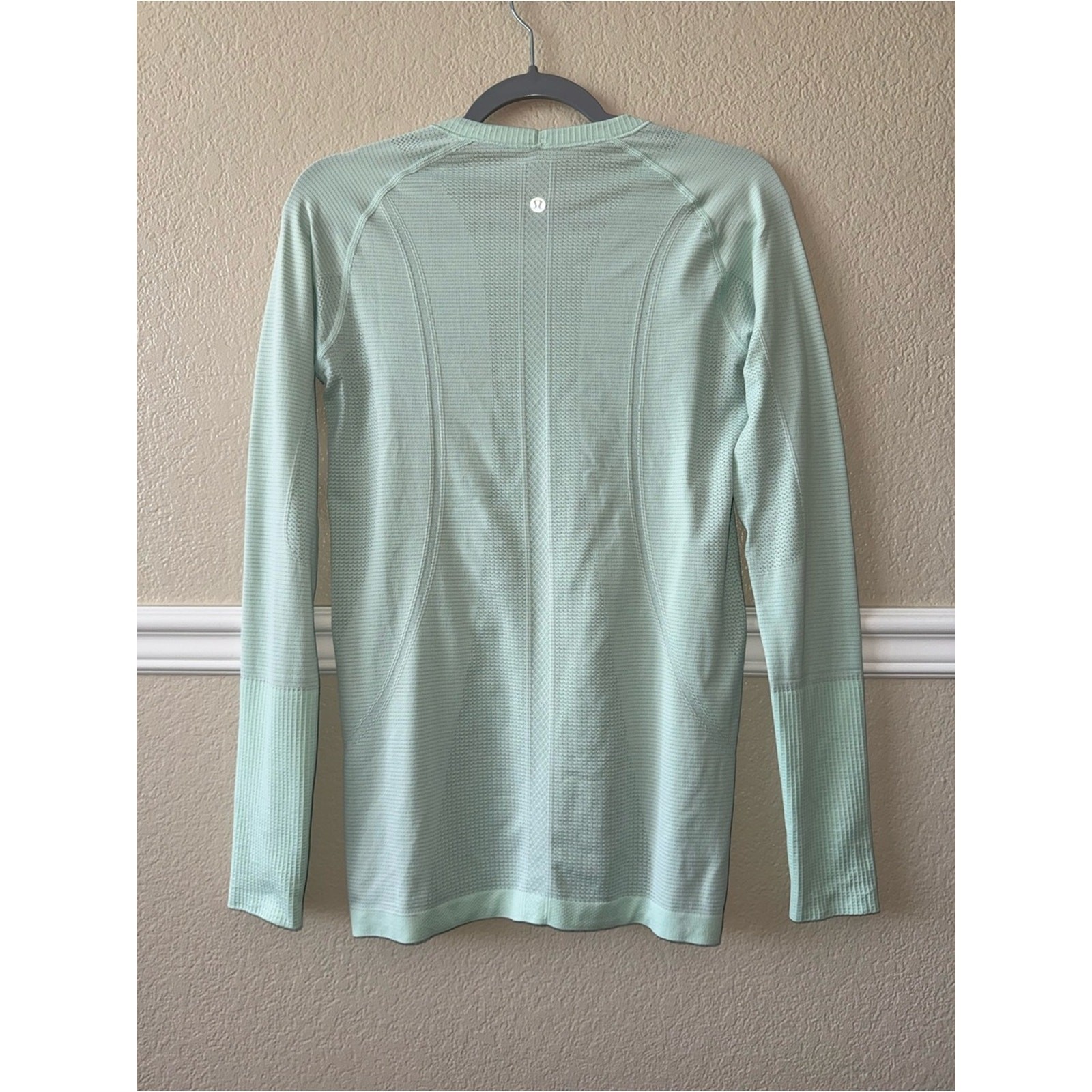 Lululemon Swiftly Tech Long Sleeve Top Light Mint Green Women’s 8 Lululemon Swiftly Tech Long Sleeve Top Light Mint Green Women’s 8