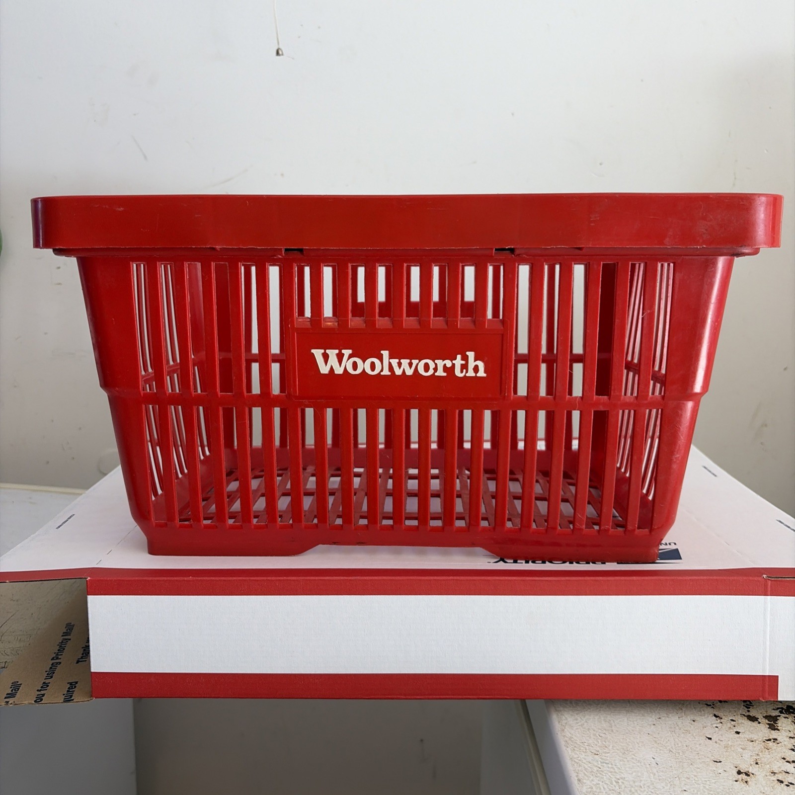 VINTAGE RED WOOLWORTH Dept. Store PLASTIC HAND HELD In Store SHOPPING BASKET VINTAGE RED WOOLWORTH Dept. Store PLASTIC HAND HELD In Store SHOPPING BASKET