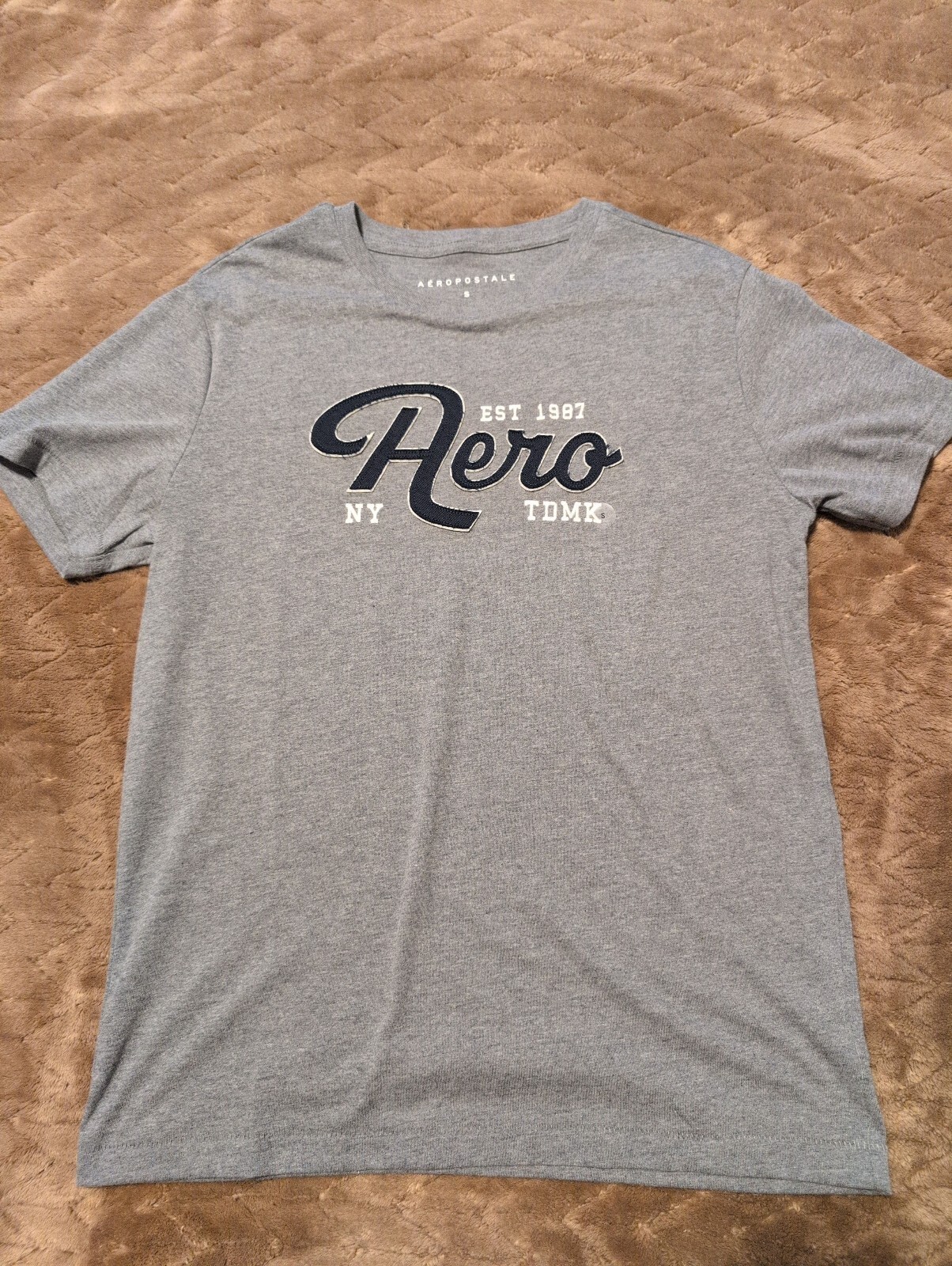 Aeropostale Gray Graphic T-Shirt Size Small