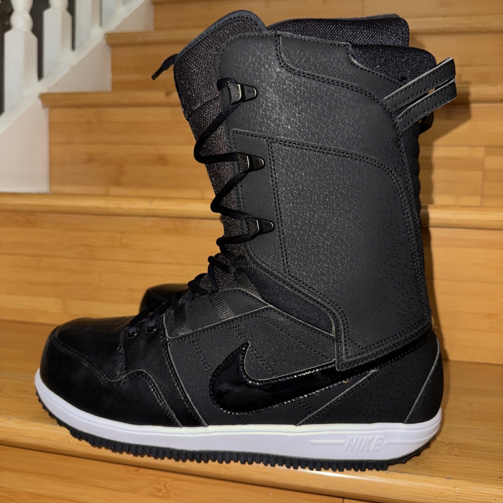 RARE Nike SB Vapen Snowboard Boots Size 11  Black/white