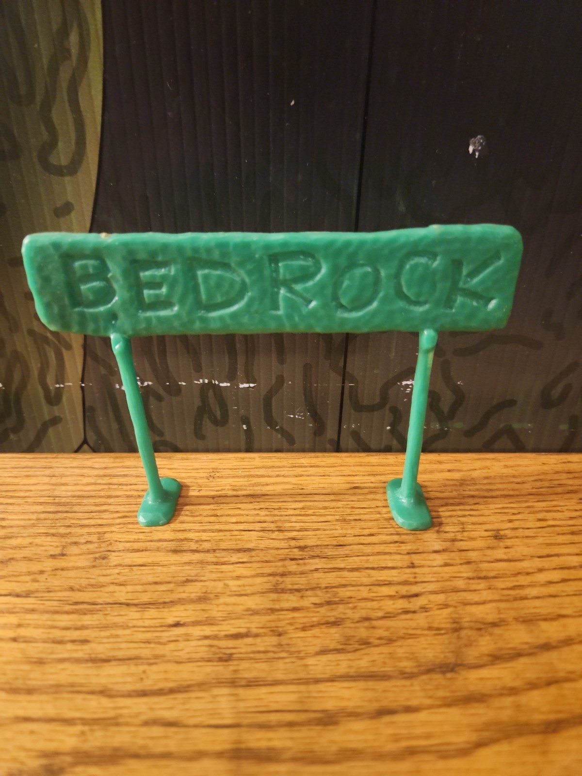 Vintage 1961 THE FLINTSTONES PLAY SET Marx #4672 Green BEDROCK Sign Vintage 1961 THE FLINTSTONES PLAY SET Marx #4672 Green BEDROCK Sign