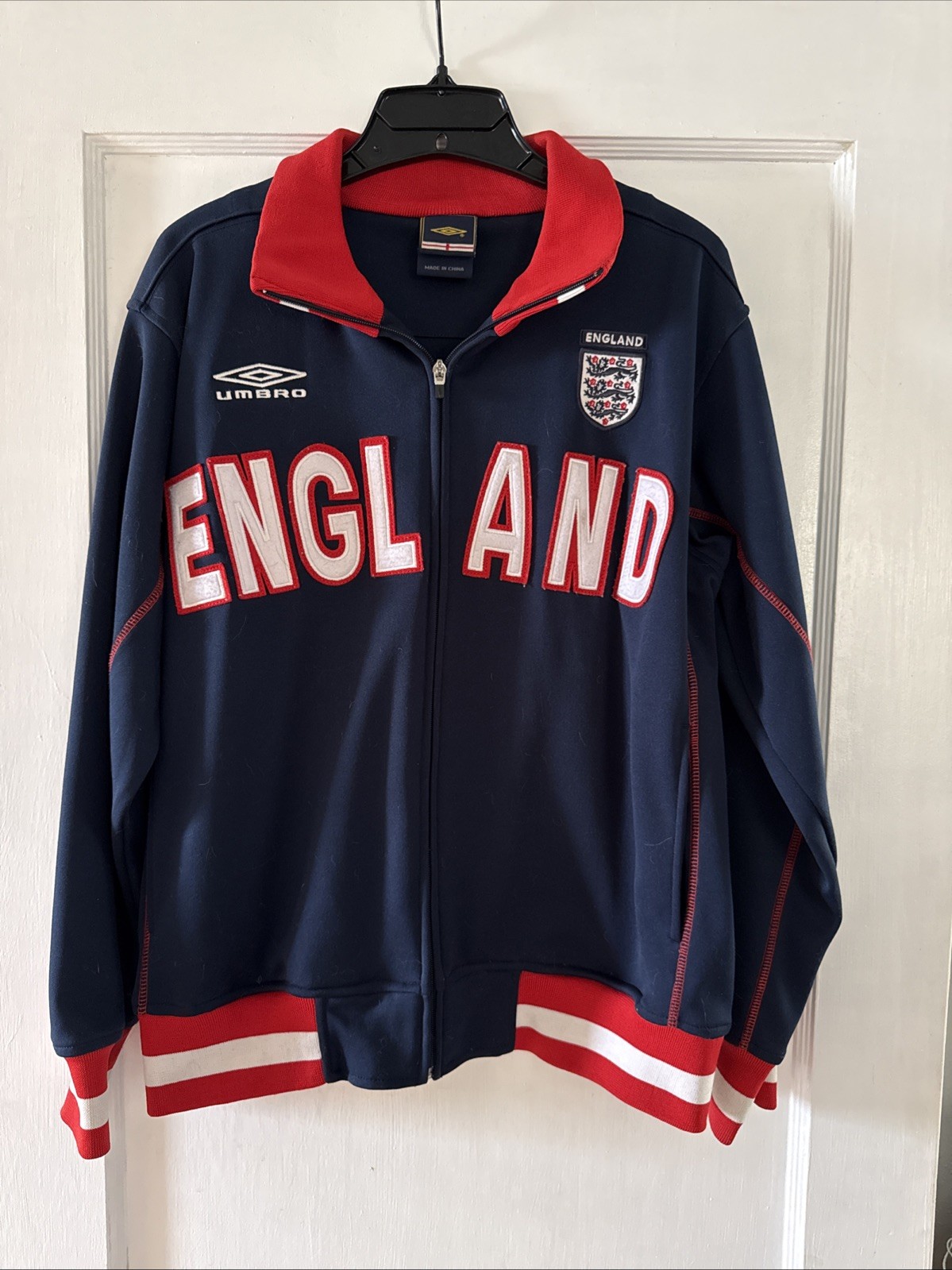 Official Umbro ENGLAND NATIONAL Football TEAM Full Zip Track Jacket Size Small Official Umbro ENGLAND NATIONAL Football TEAM Full Zip Track Jacket Size Small