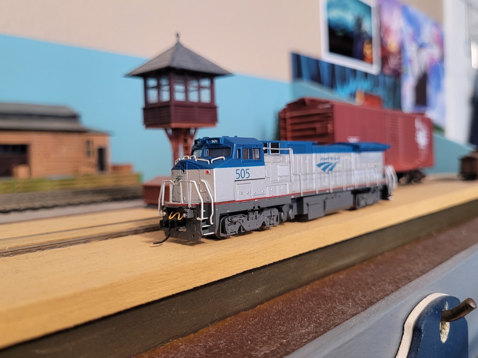 Atlas N Scale Dash 8-32BWH Phase V With Digitrax Decoder Atlas N Scale Dash 8-32BWH Phase V With Digitrax Decoder