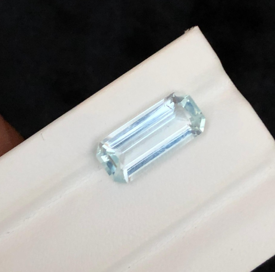 4.69 CT Natural cut Aquamarine emerald shaped loose gemstone from Pakistan