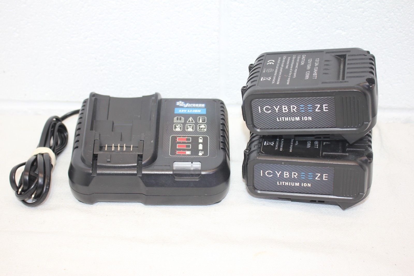 GENUINE ORIGINAL Icybreeze Cooler Air Conditioner LOT 2x Batteries 1x Charger