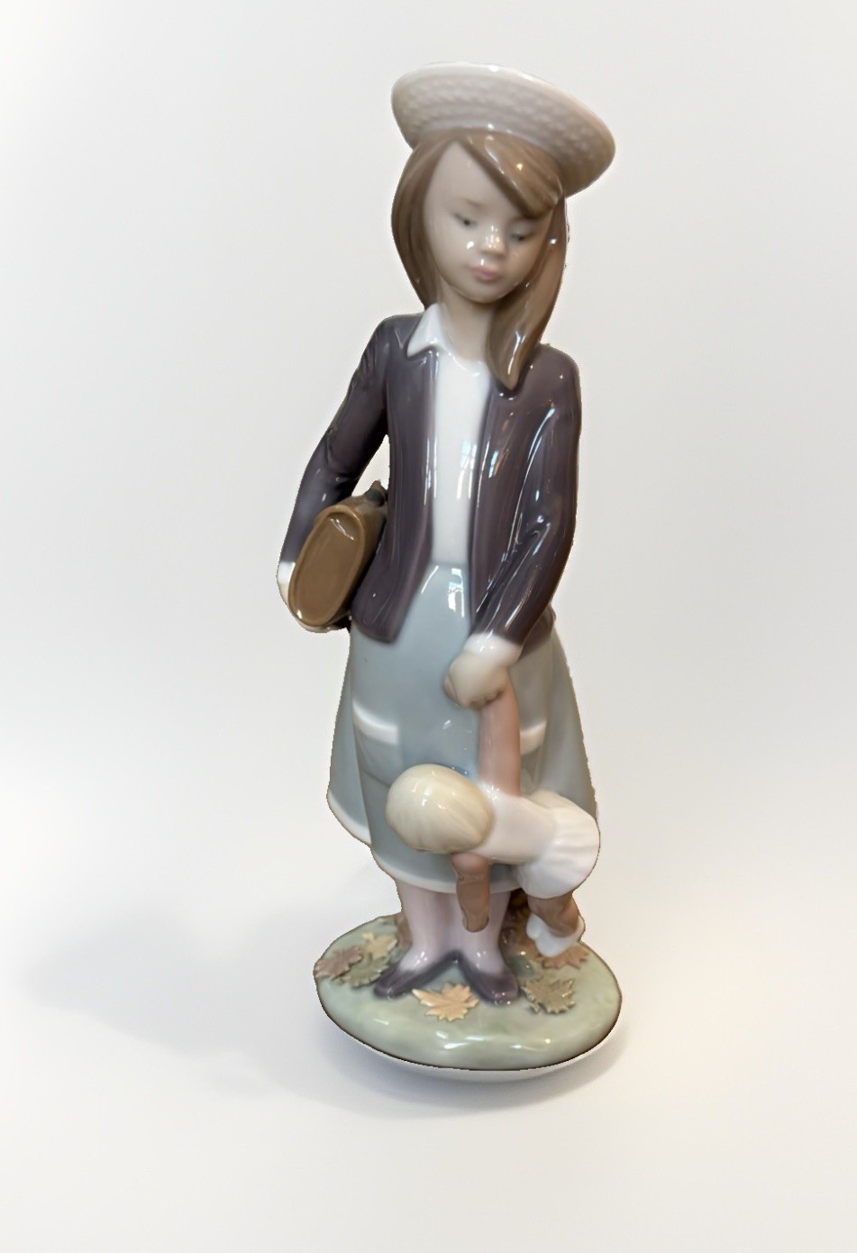 Lladro Autumn School Girl Figure 4 Seasons 05218 Retired Spanish Porcelain W/Box Lladro Autumn School Girl Figure 4 Seasons 05218 Retired Spanish Porcelain W/Box