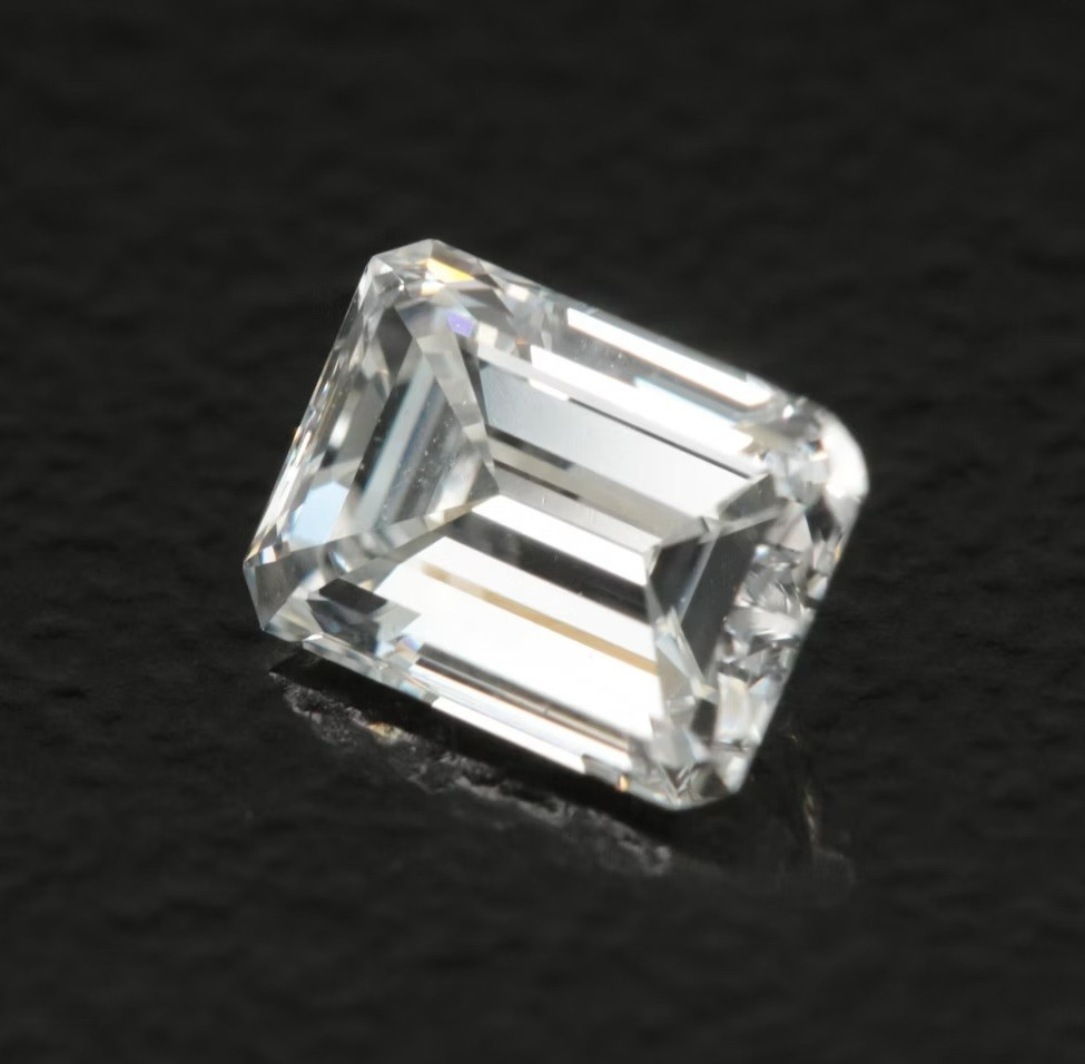 $2500 / Natural 0.47 CT Diamond / Emerald Cut / G color / VS Clarity