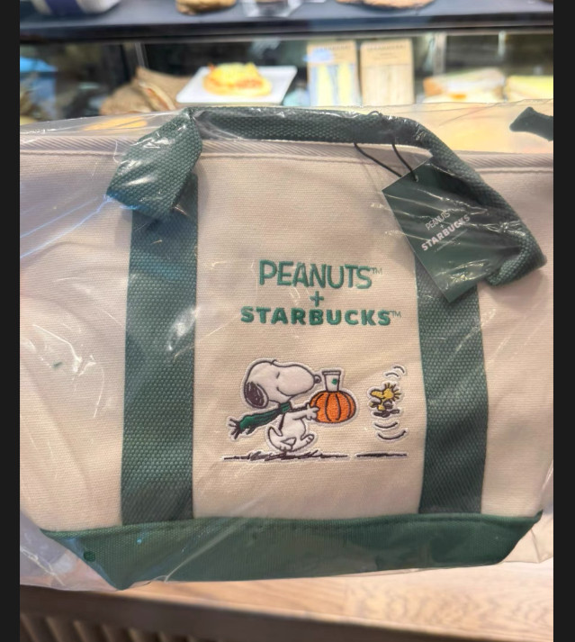 2026 Authentic Peanuts x Starbucks 2026 Snoopy Tote Bag Limited Edition Gifts