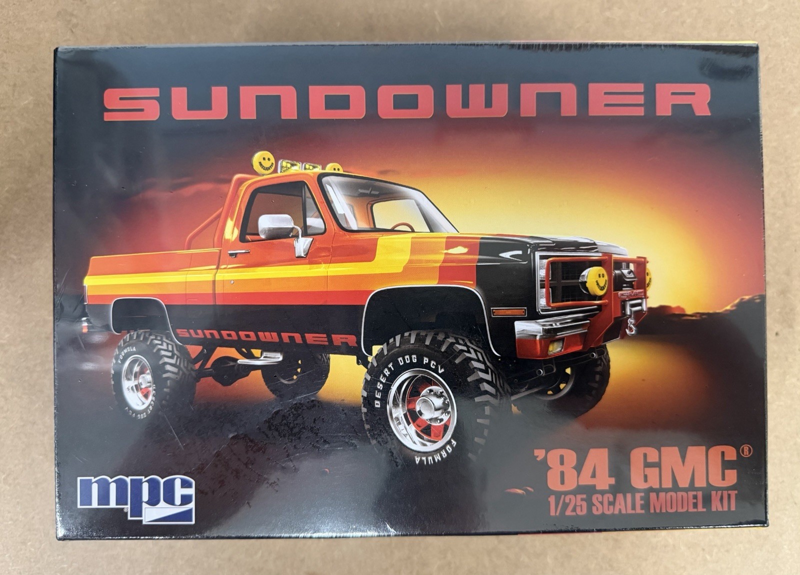 MPC '84 GMC Sundowner 1:25 Plastic Unassembled Model Kit Paint Glue MPC1025 MPC '84 GMC Sundowner 1:25 Plastic Unassembled Model Kit Paint Glue MPC1025