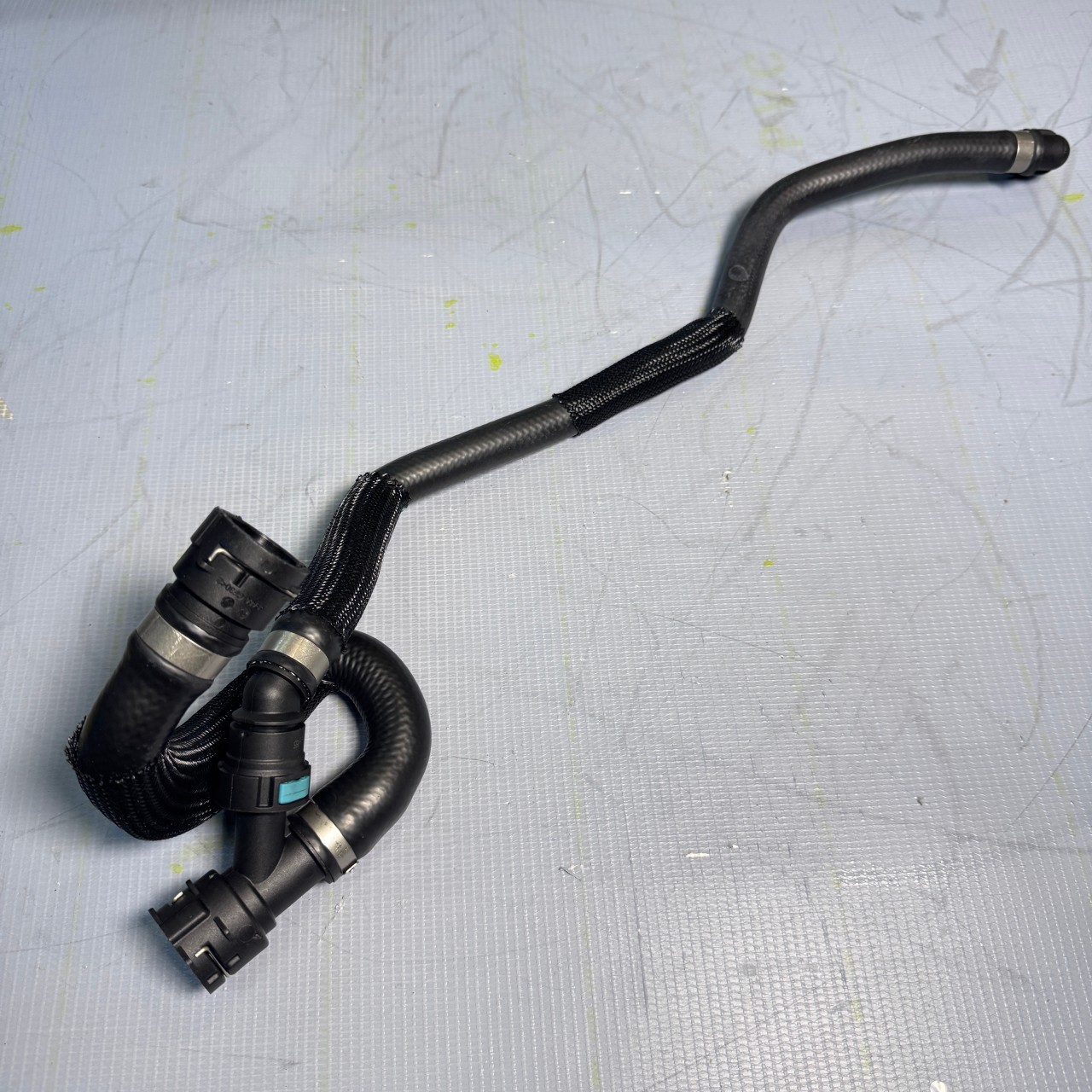 LR094097 LR133923 Heater Inlet Hose For Land Rover Discovery Sport Evoque