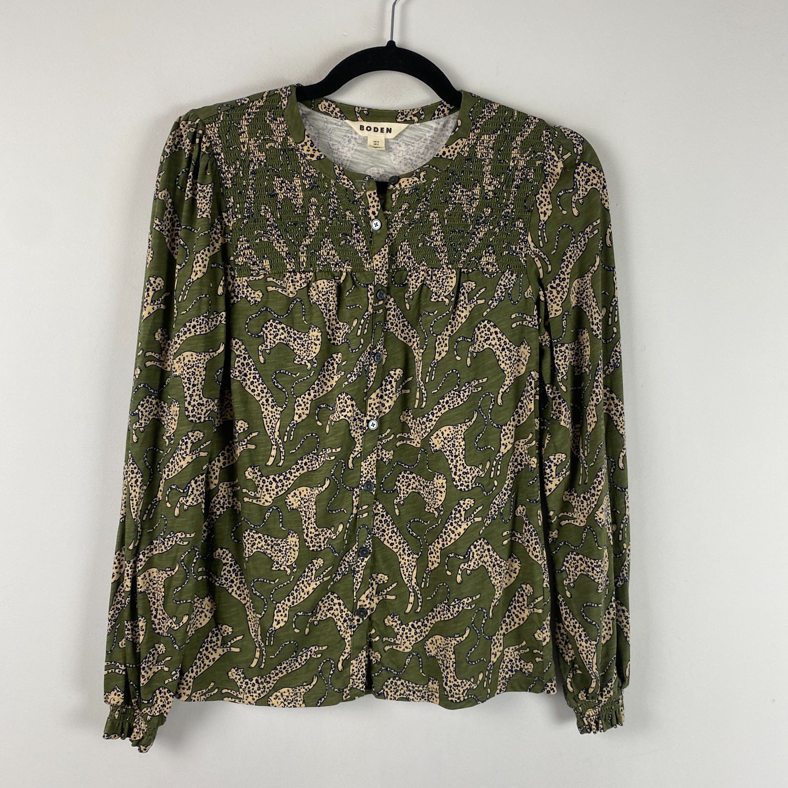 Boden Elsa Smocked Yoke Jersey Shirt Blouse Size 2 leopard Cheetah Print Novelty