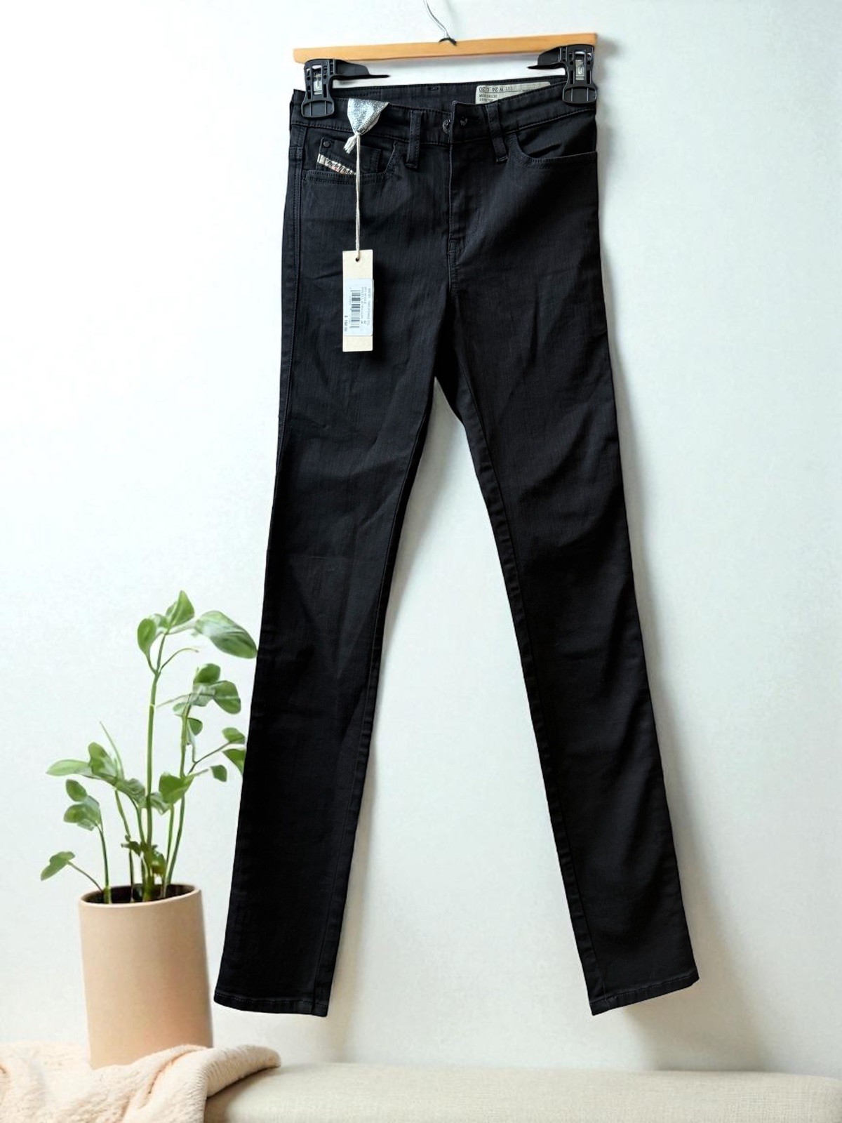 Diesel Skinzee Super Slim Skinny Jeans Women 24 Black NWT $168 Diesel Skinzee Super Slim Skinny Jeans Women 24 Black NWT $168