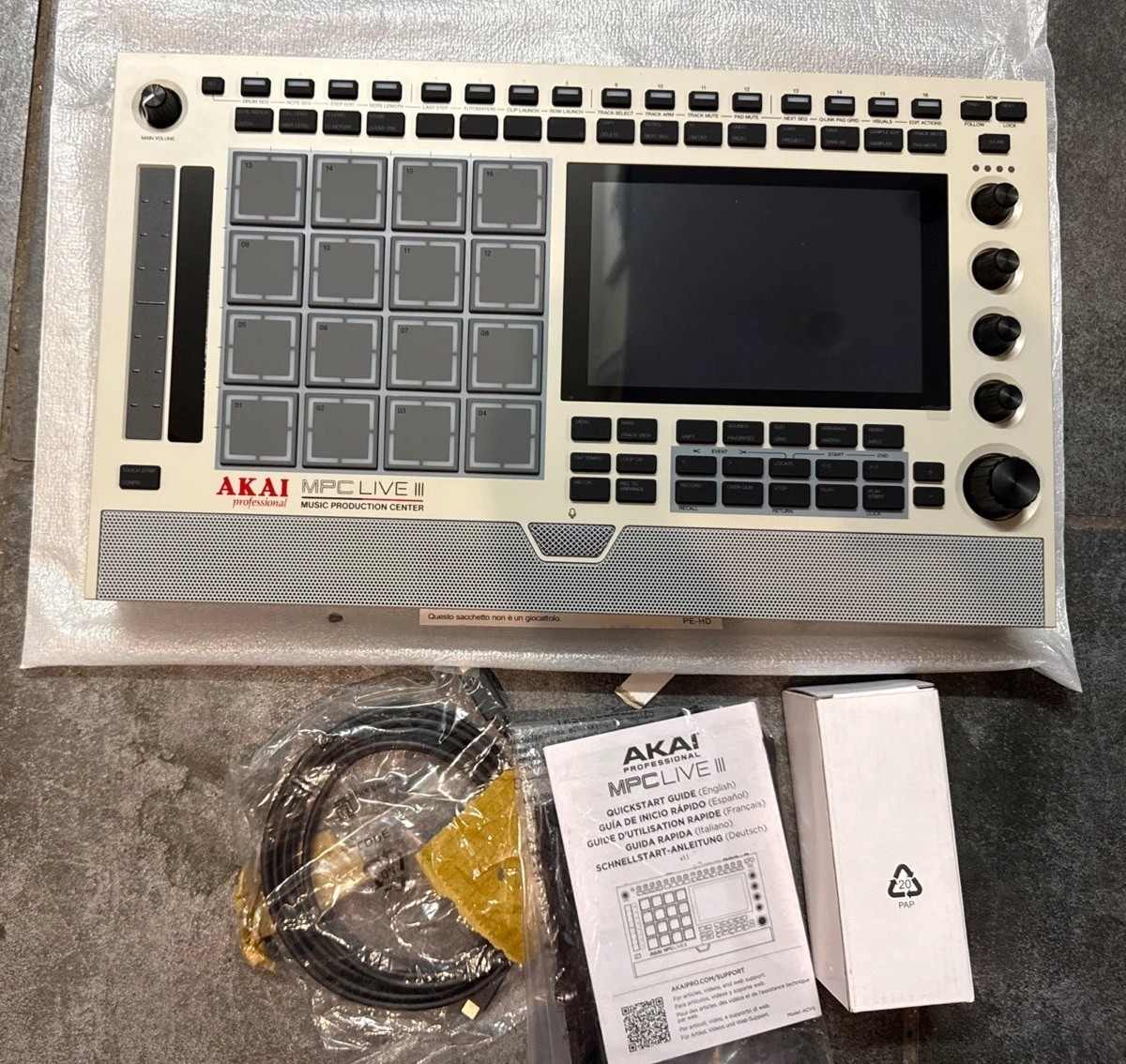 Akai Professional MPC Live 3 Sequencing Drum Machine - Open Box New Akai Professional MPC Live 3 Sequencing Drum Machine - Open Box New
