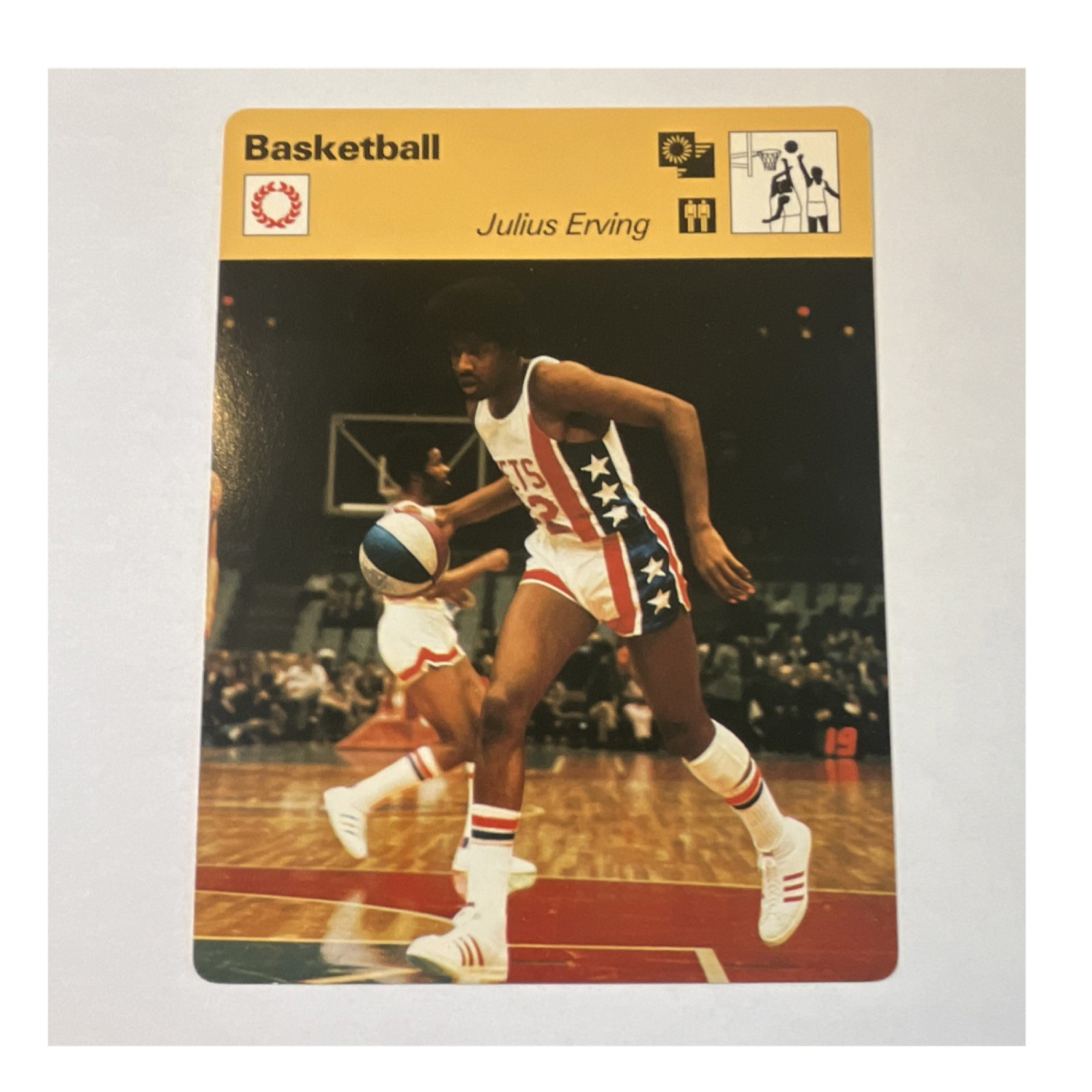 Editions Rencontre S.A. 1977-79 Sportscasters Julius Erving #03-15 Base