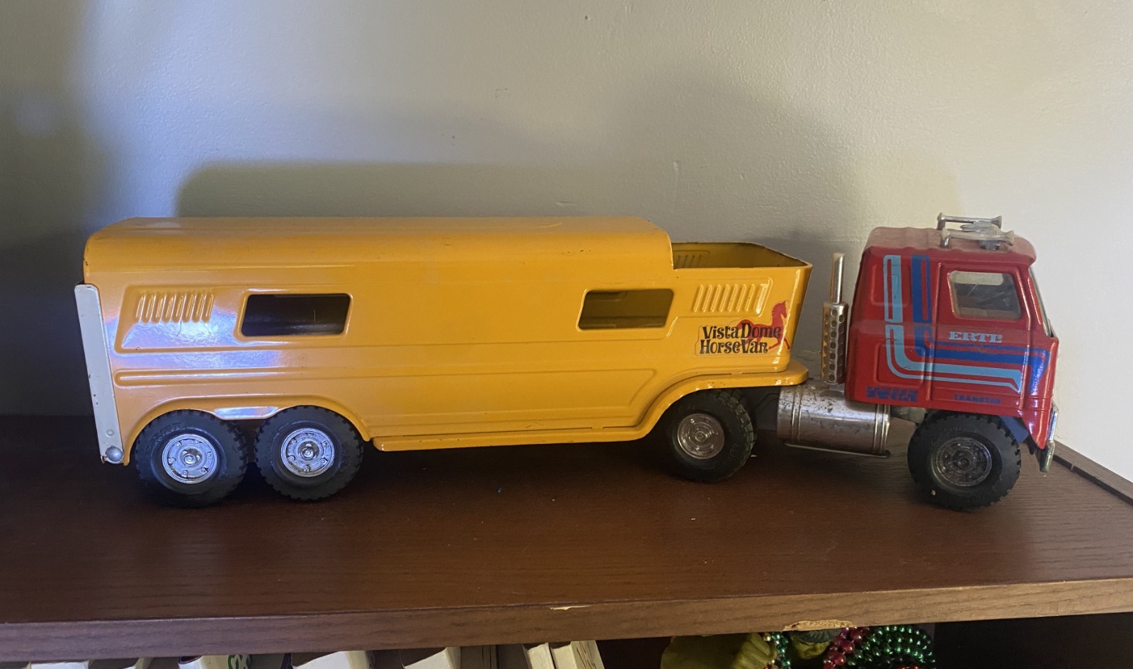 VINTAGE 1971 ERTL Pressed Steel Harvester Vista Dome Horse Van Truck Trailer