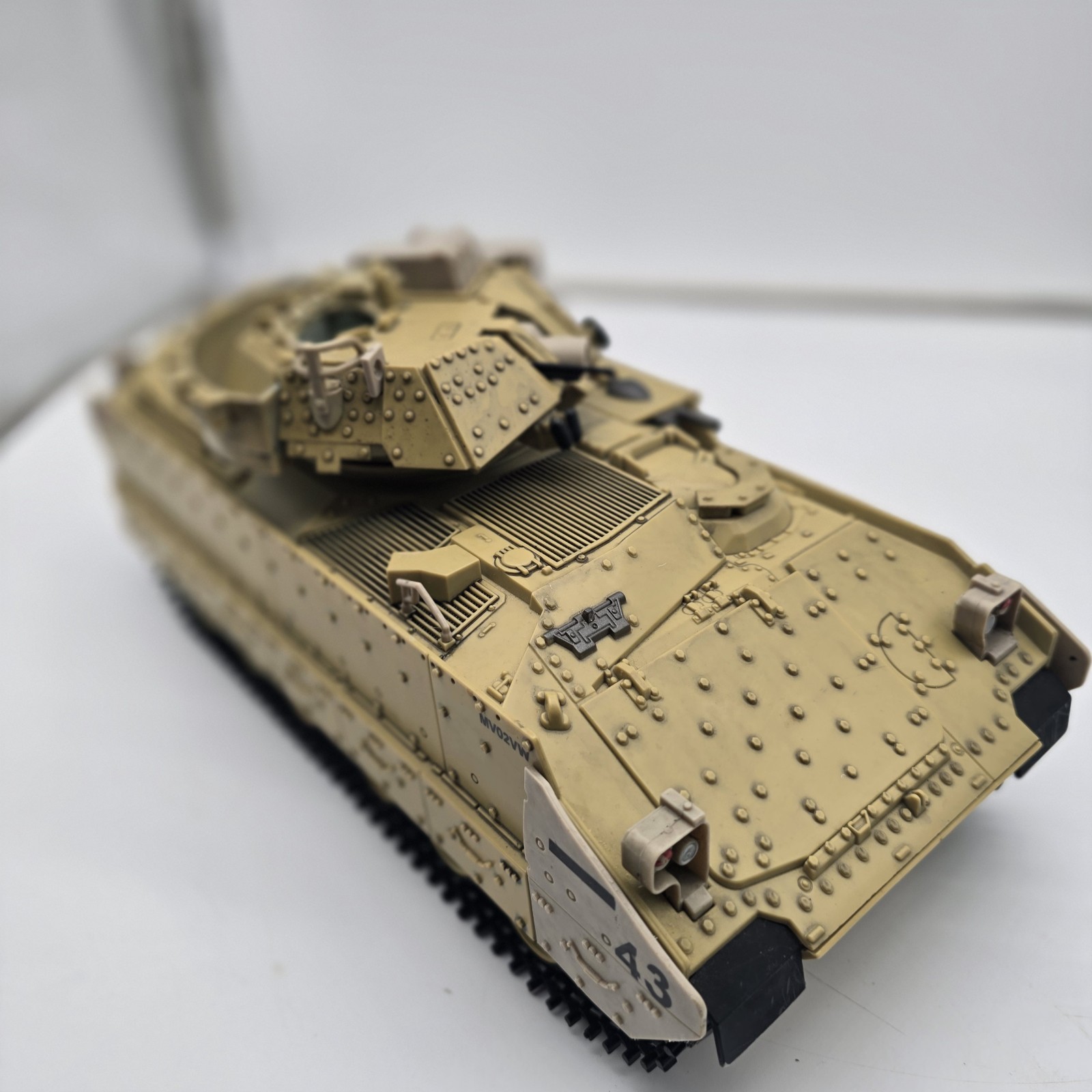 2007 Unimax Toys Bravo Team M3A2 Bradley Desert Camo READ