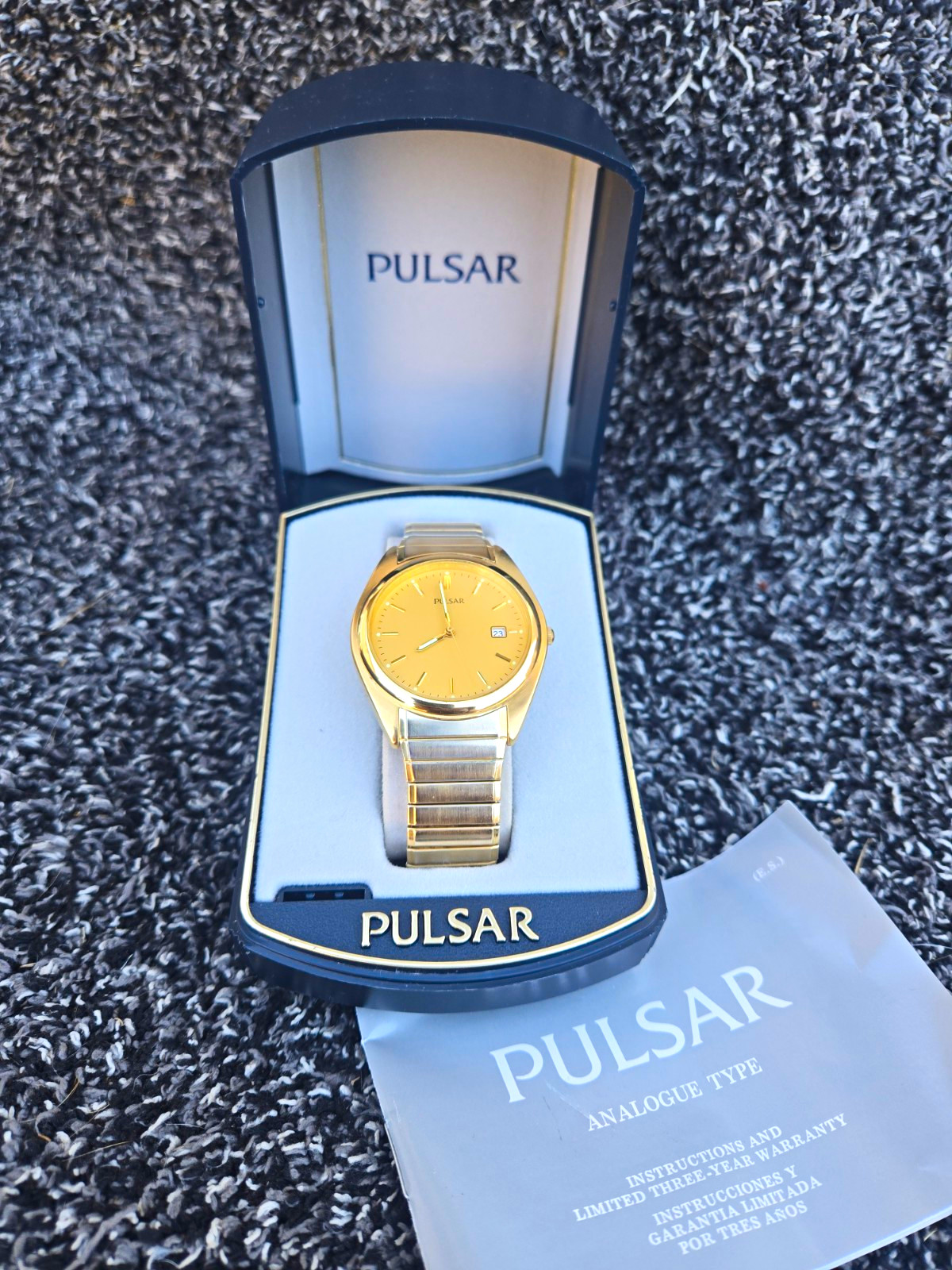 Vintage Pulsar Quartz Men\'s Gold Tone Watch V732-X004