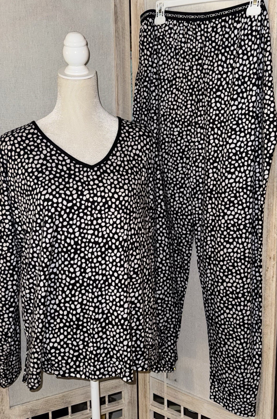 NEW DKNY Black White Dots XL Sleep Lounge Set Pajamas Top Pants WITH EYE MASK