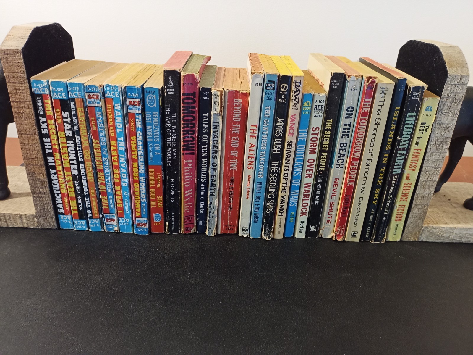 Lot of 25 Vintage Science Fiction Sci Fi Fantasy Paperback Books