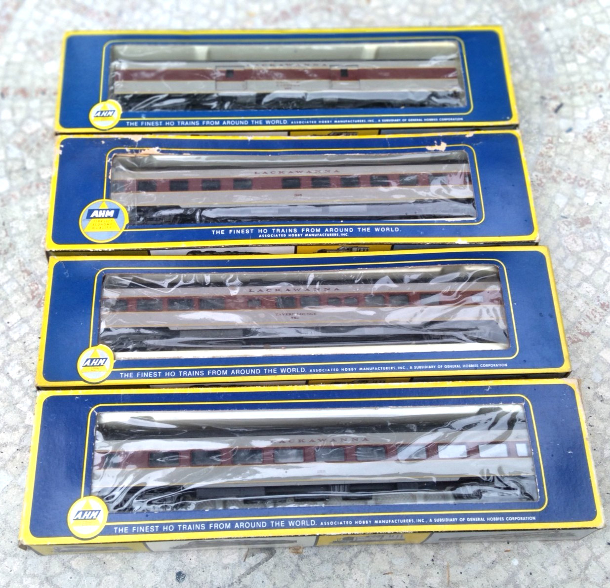 AHM Rivarossi  Lackawanna HO Gauge Set of 4 Streamline Passenger Cars