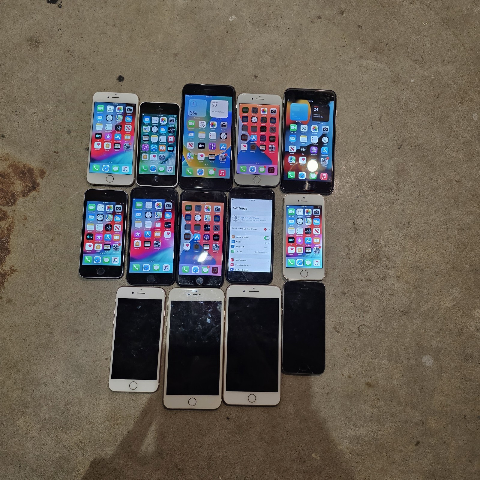 Mixed Lot Of 14 iPhone For PARTS/REPAIR ONLY **Read** Mixed Lot Of 14 iPhone For PARTS/REPAIR ONLY **Read**