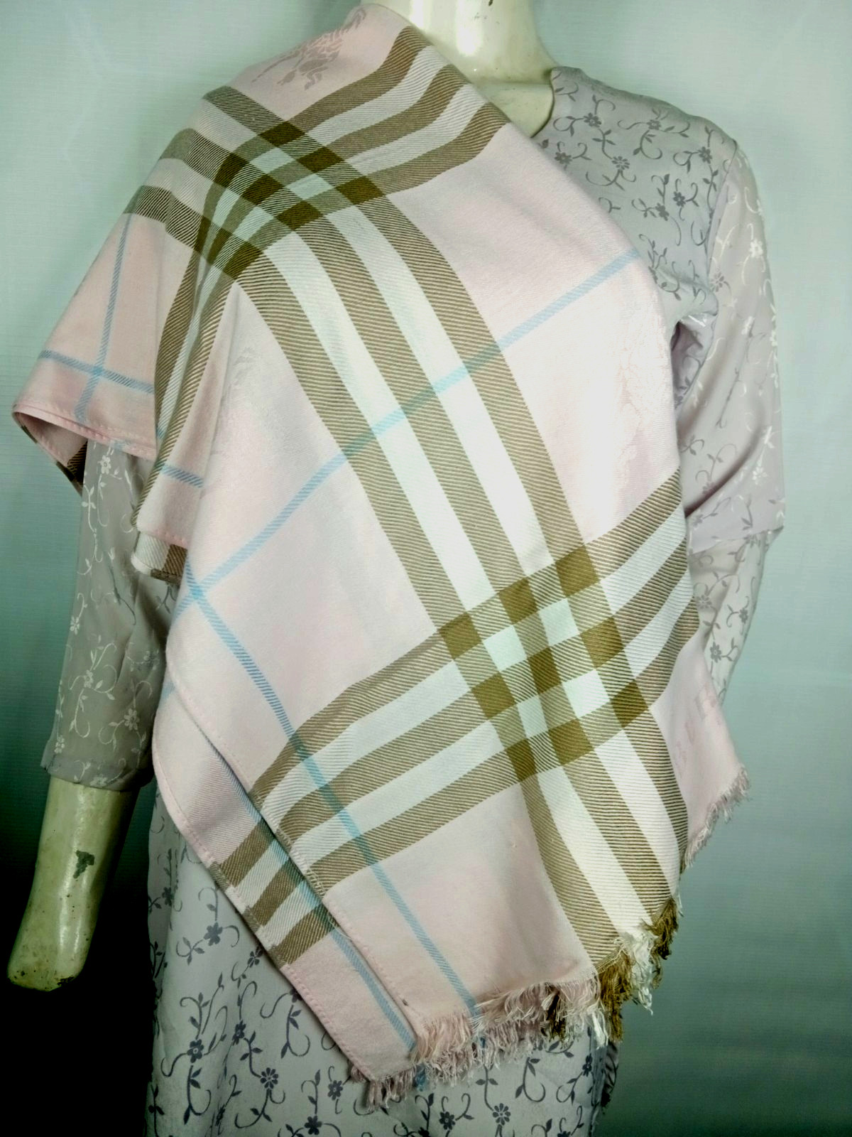 Authentic Burberry Wrap Stole Shawl 100% Cashmere Pink Used