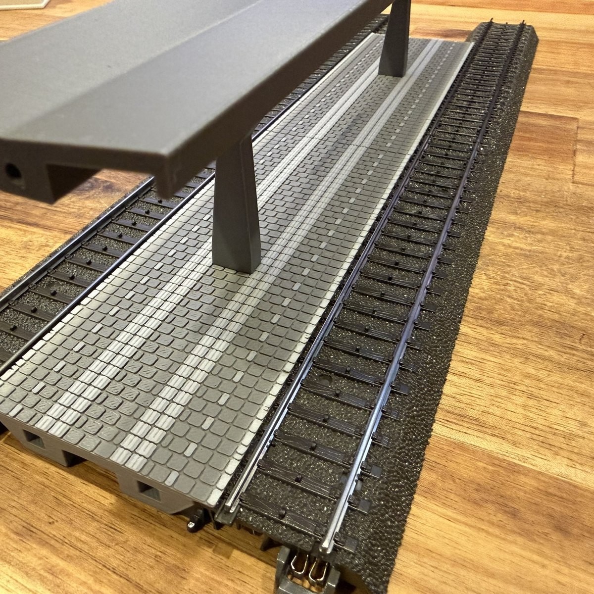 Marklin C track Ho scale modular DUTCH Platform Station. 302mm long.