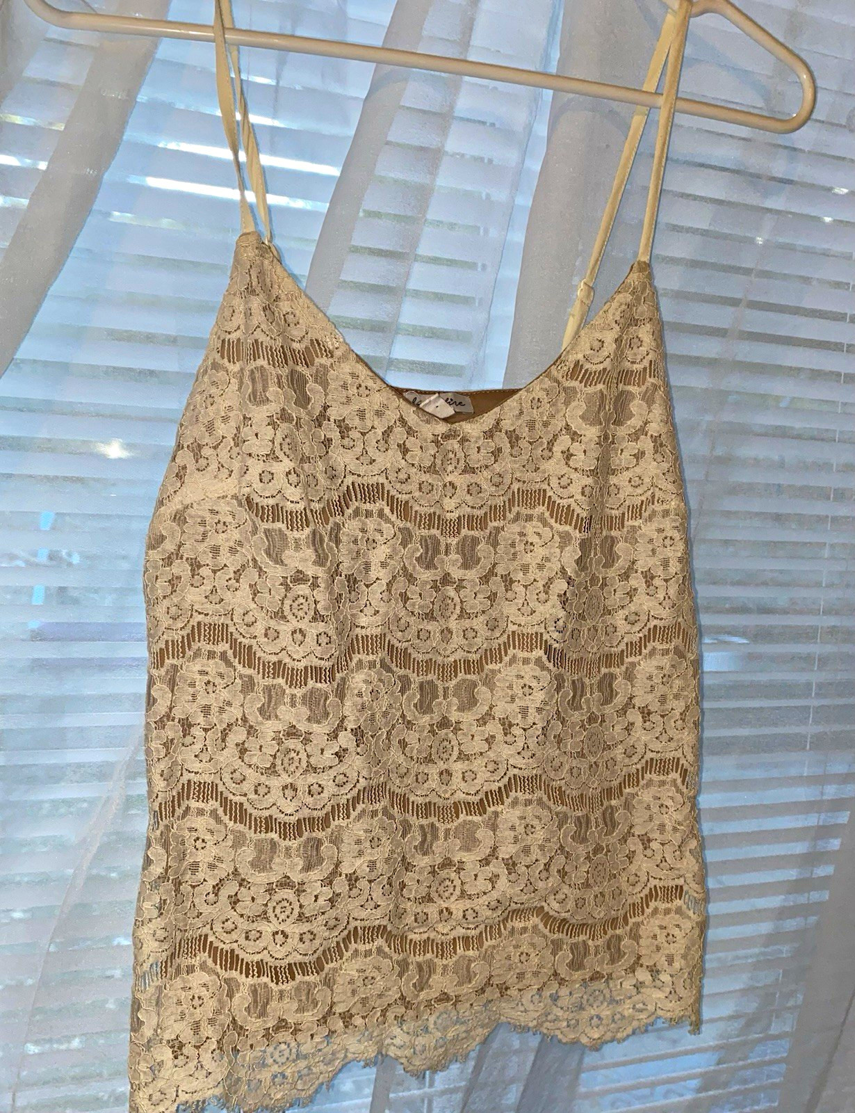 love, fire Women\'s Beige Floral Lace Camisole XS Adjustable Straps