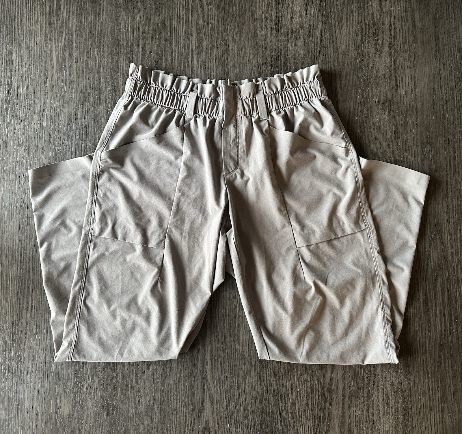 Athleta Pull On Lightweight Scalloped Elastic Waist Pants Sz 10 Strait Leg Grey Athleta Pull On Lightweight Scalloped Elastic Waist Pants Sz 10 Strait Leg Grey