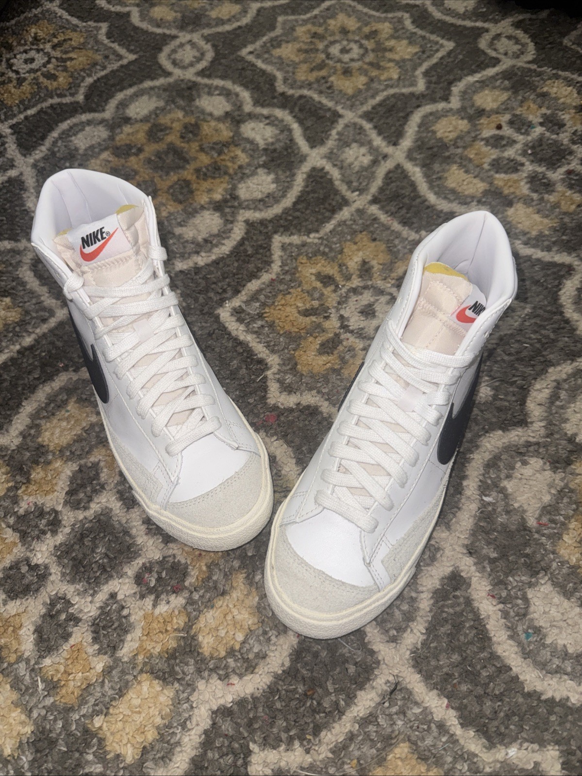 Nike Blazer Mid Women’s Size 9 EUC