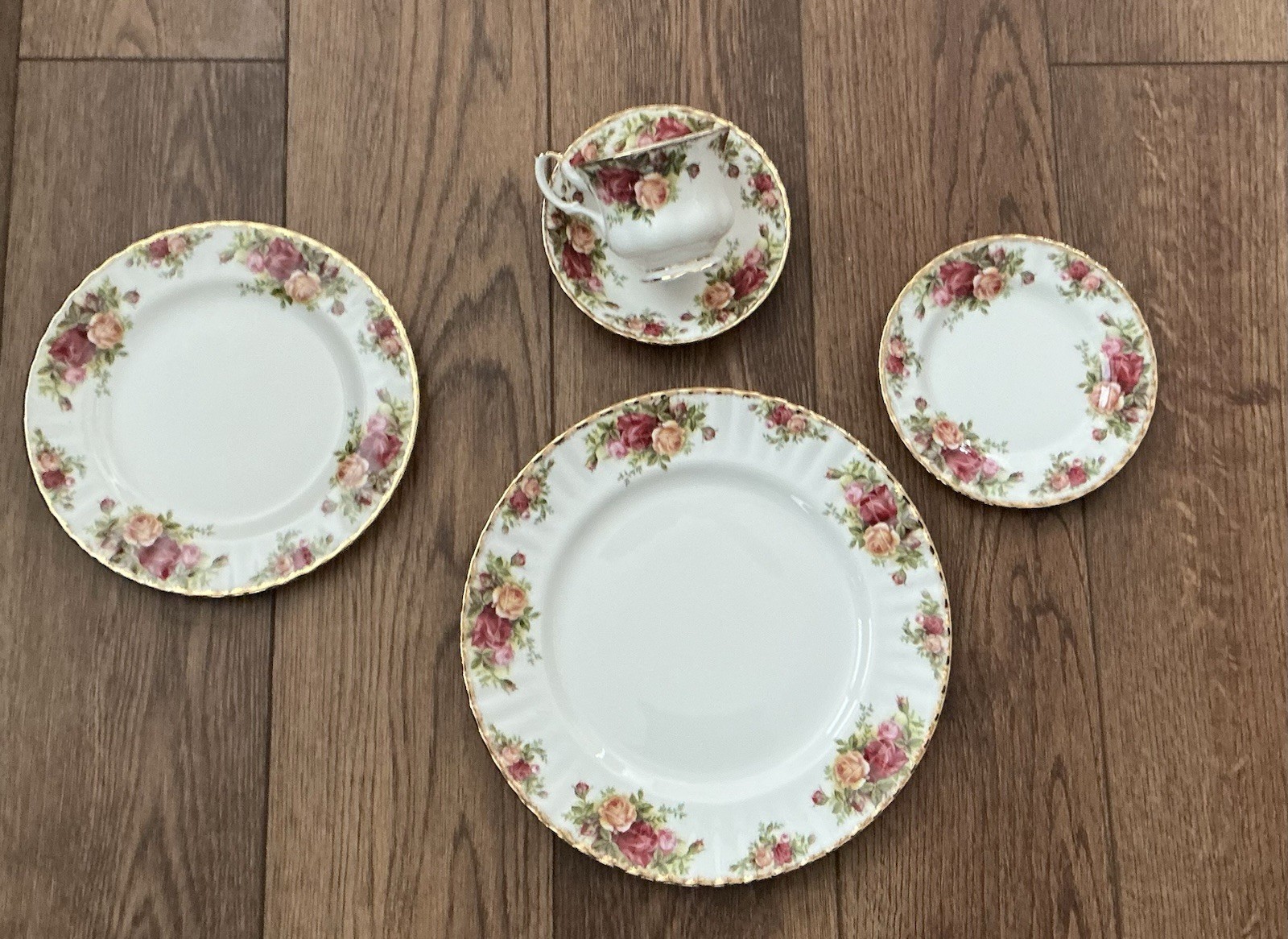 🔥 New Old Stock-Never Used Royal Albert Old  Country Roses 5Pc Place Set🔥
