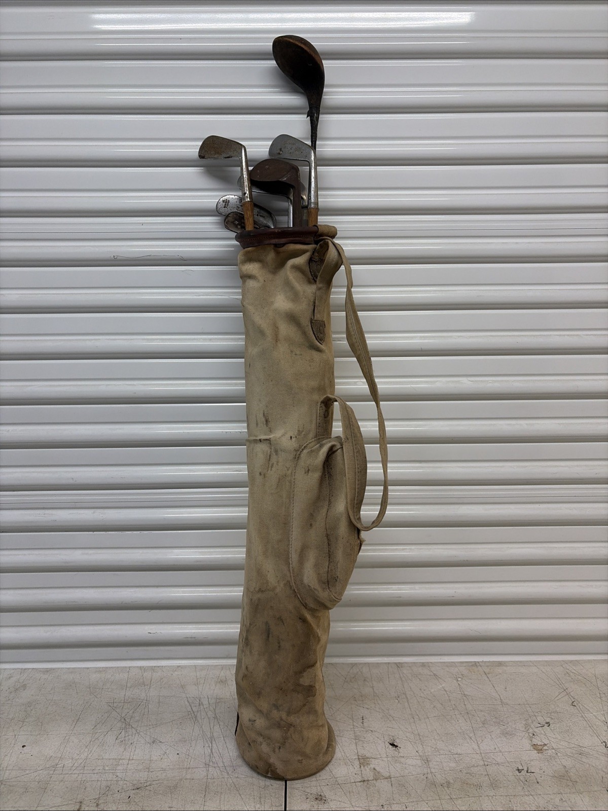 Antique Hickory Wood Shaft Golf Clubs and Vintage Stovepipe Golf Bag Antique Hickory Wood Shaft Golf Clubs and Vintage Stovepipe Golf Bag