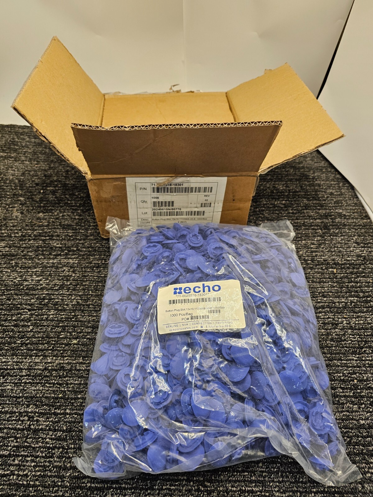 (QTY 1000) Echo 71-0025518-18301 1133968-00-B Button Plug Slot 13x19 Blue Rubber