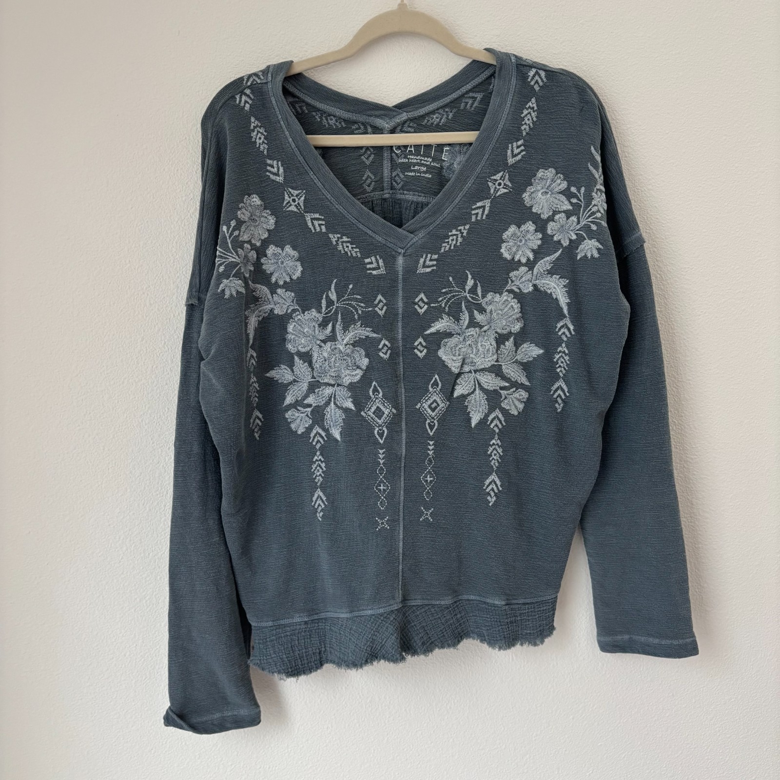 Caite Top Women\'s Large Gray Blue Embroidered Floral  V-Neck Long Sleeve BOHO